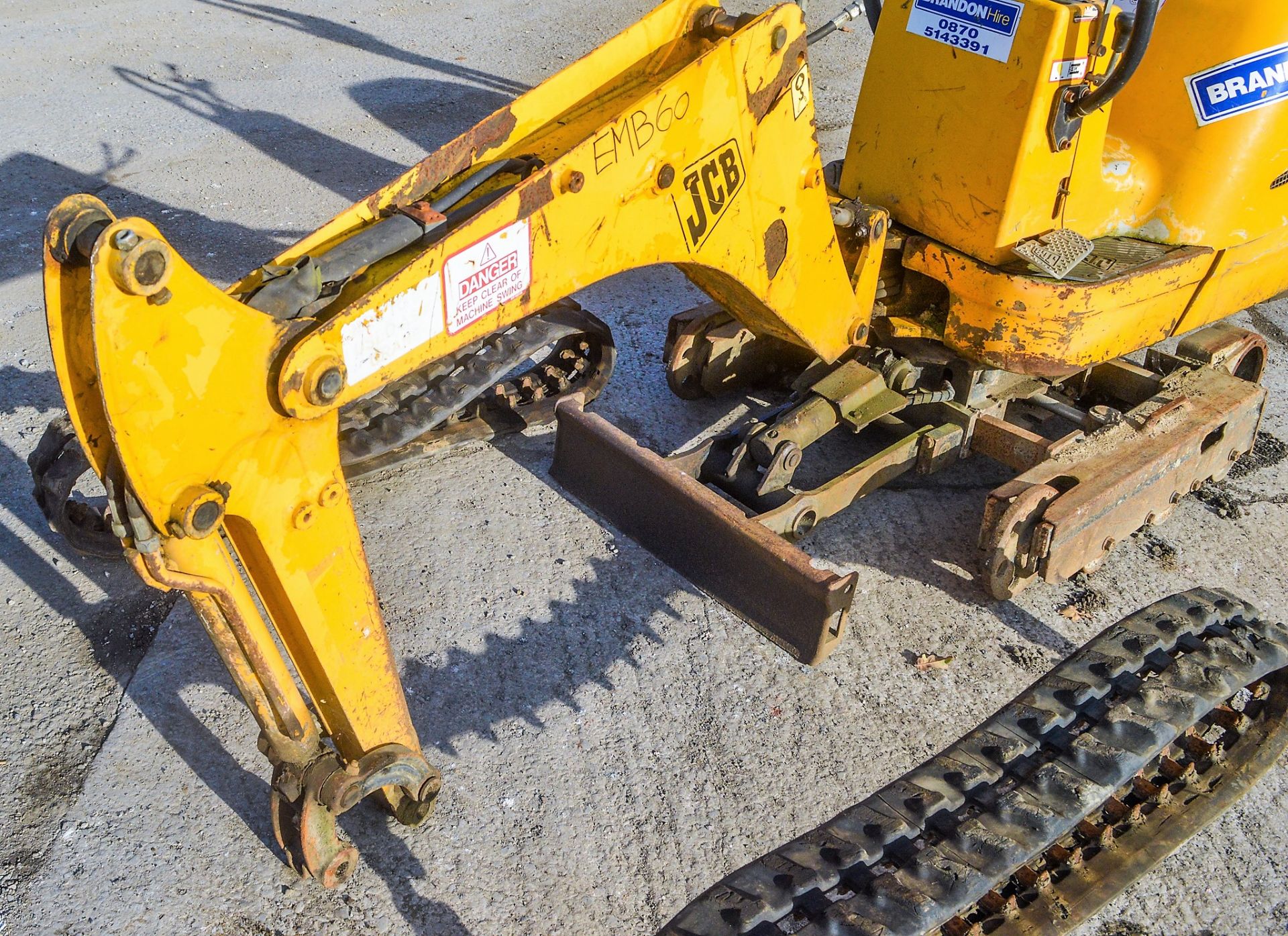 JCB 8008 0.8 tonne rubber tracked micro excavator Year: 2003 S/N: 1006445 Recorded Hours: 2525 blade - Image 9 of 12