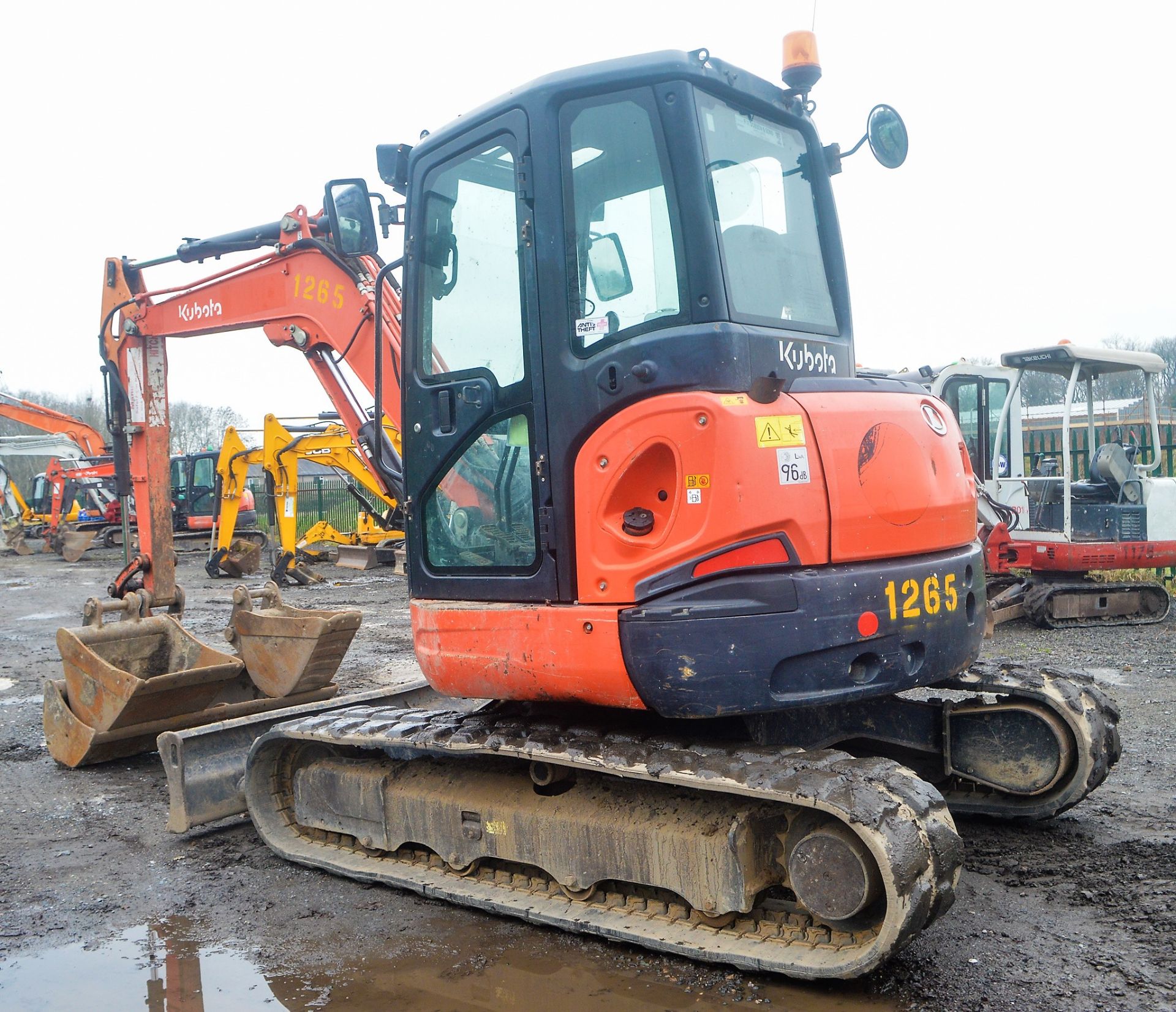 Kubota U48-4 4.8 tonne rubber tracked excavator Year: 2010 S/N: 50167 Recorded Hours: 5542 blade, - Image 3 of 11