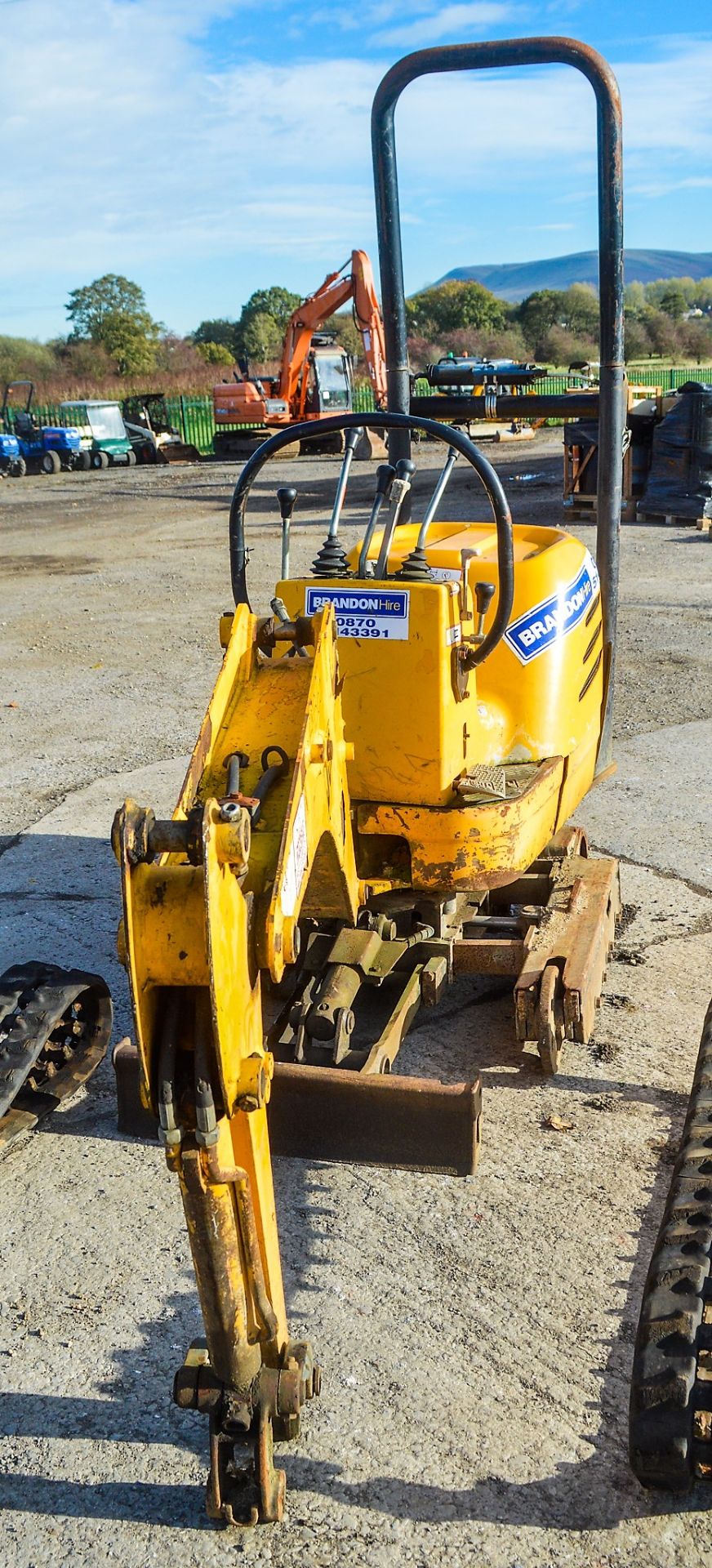 JCB 8008 0.8 tonne rubber tracked micro excavator Year: 2003 S/N: 1006445 Recorded Hours: 2525 blade - Image 5 of 12