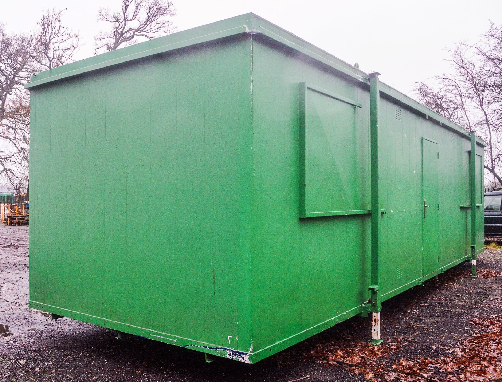 32 ft x 10 ft steel anti vandal jack leg office site unit c/w keys - Image 2 of 6