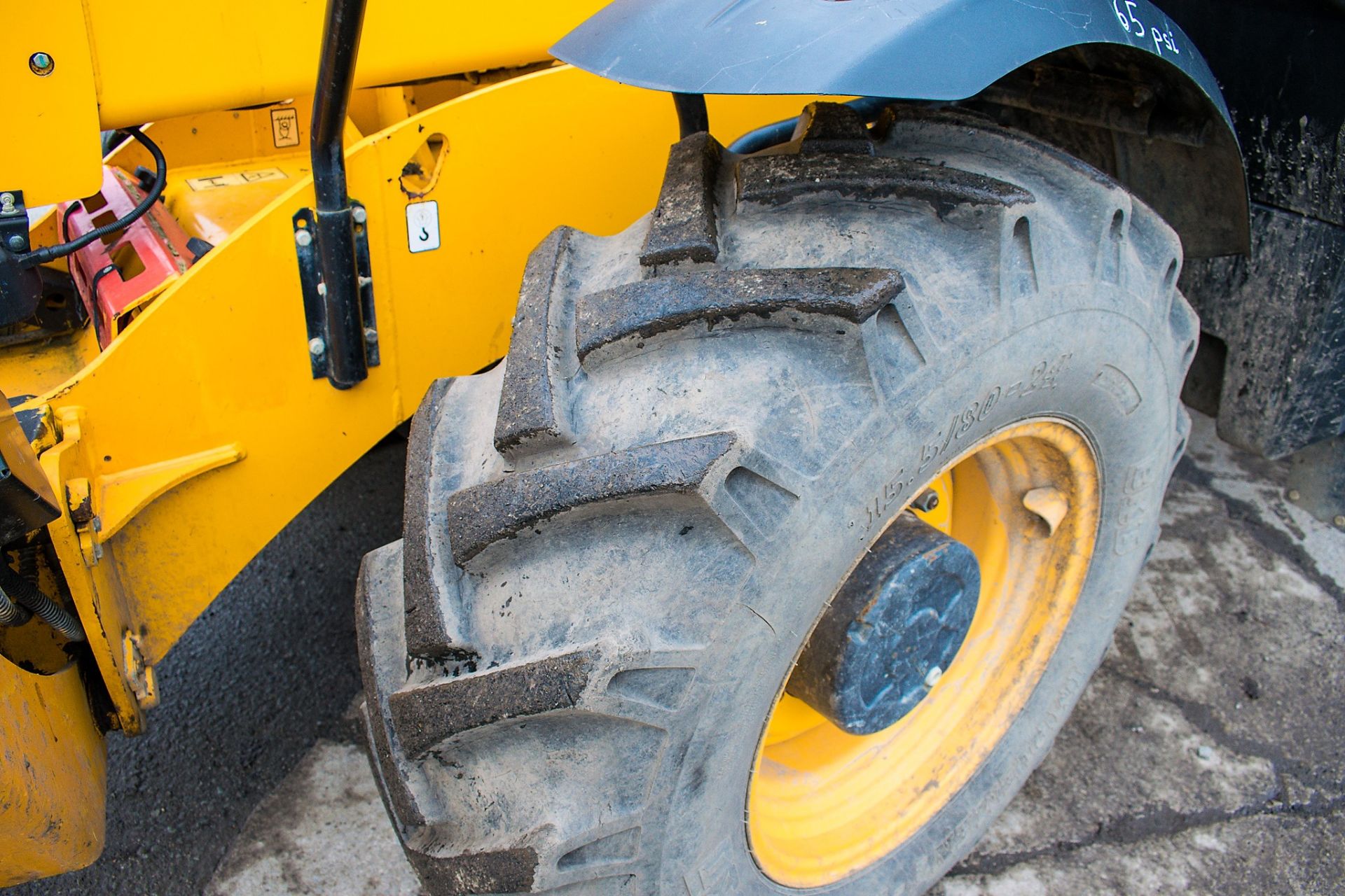 JCB 540-170 17 metre telescopic handler Year: 2014 S/N: 2180451 Recorded Hours: 4631 c/w turbo, sway - Image 8 of 14