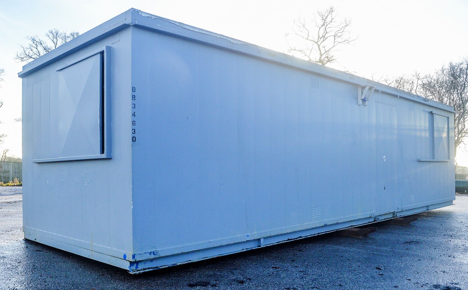 32 ft x 10 ft steel anti vandal office site unit c/w keys BB34630 - Image 3 of 6