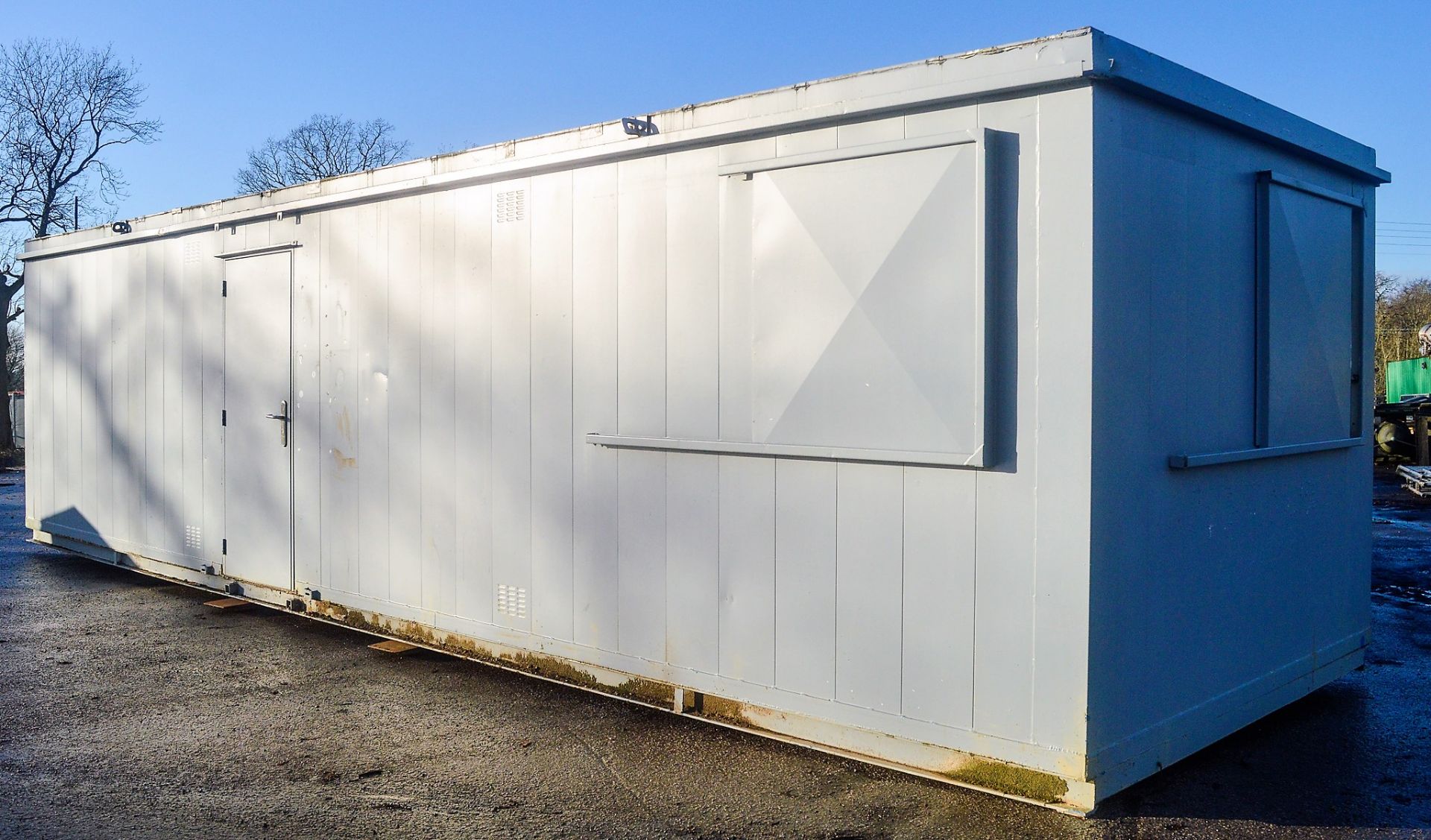 32 ft x 10 ft steel anti vandal office site unit c/w keys BB34630 - Image 2 of 6