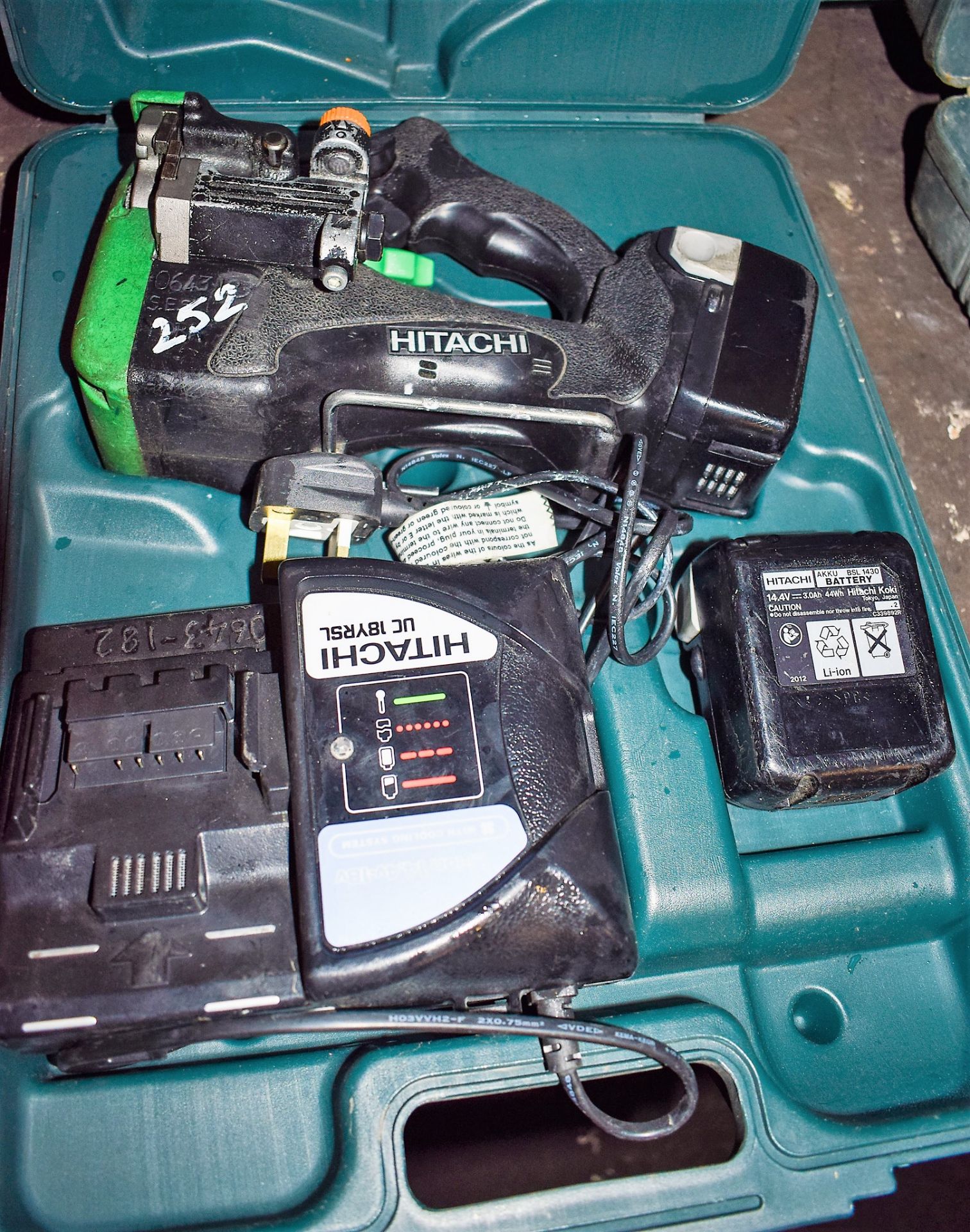 Hitachi 14.4v cordless rebar cutter c/w charger, 2 batteries & charger E0008361