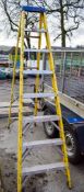 8 tread fibreglass framed step ladder A666646