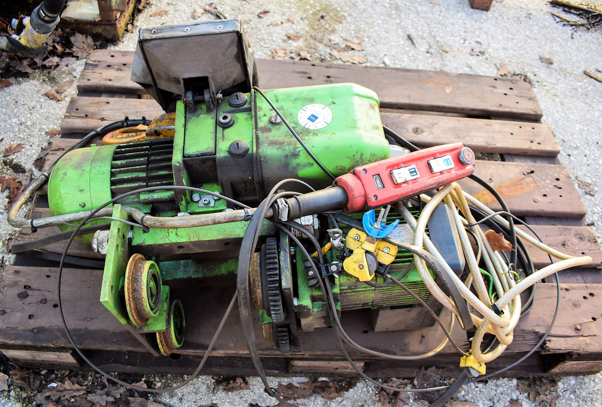 1 tonne swinging beam crane c/w 1 tonne electric chain block - Image 5 of 5