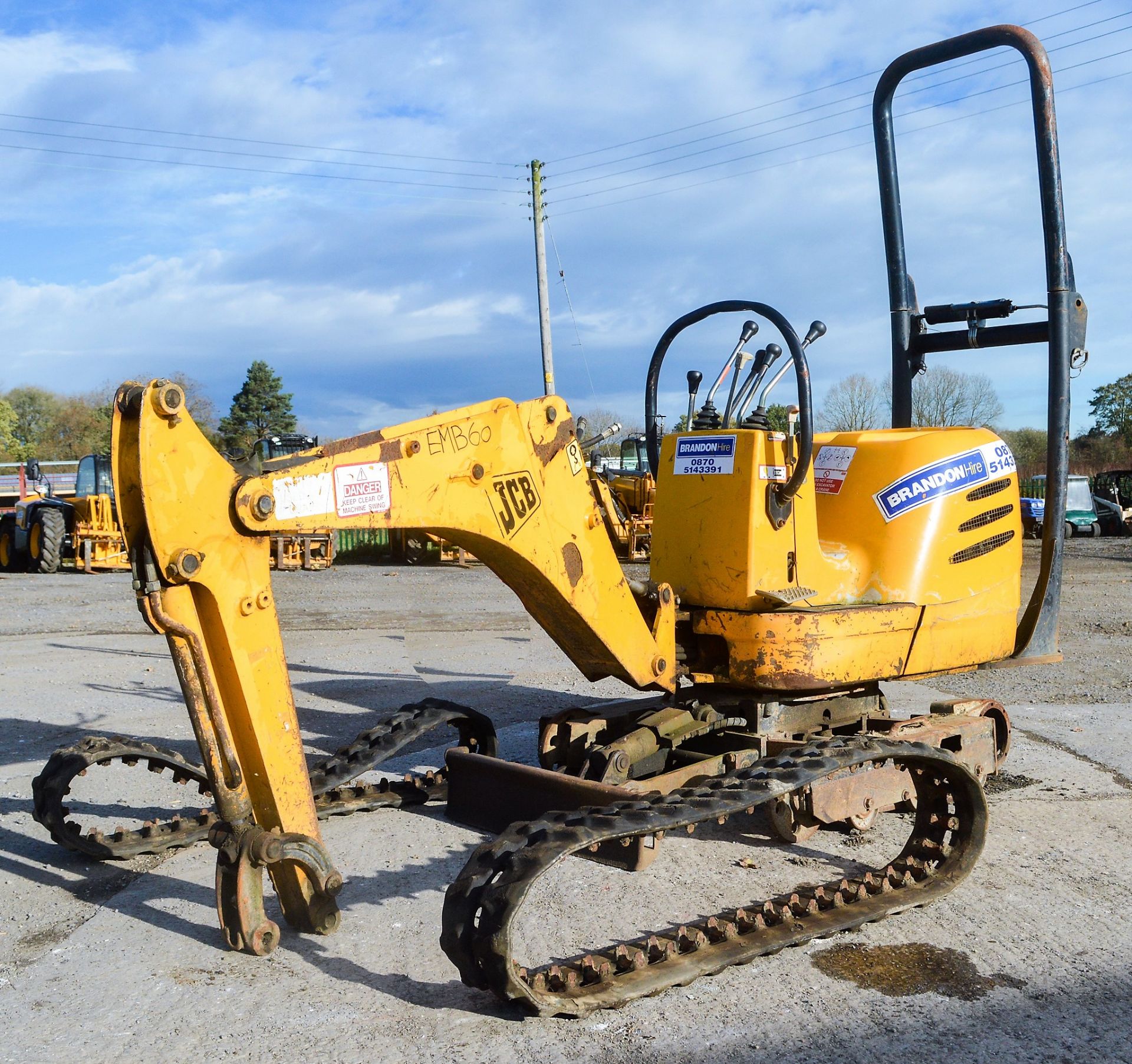 JCB 8008 0.8 tonne rubber tracked micro excavator Year: 2003 S/N: 1006445 Recorded Hours: 2525 blade