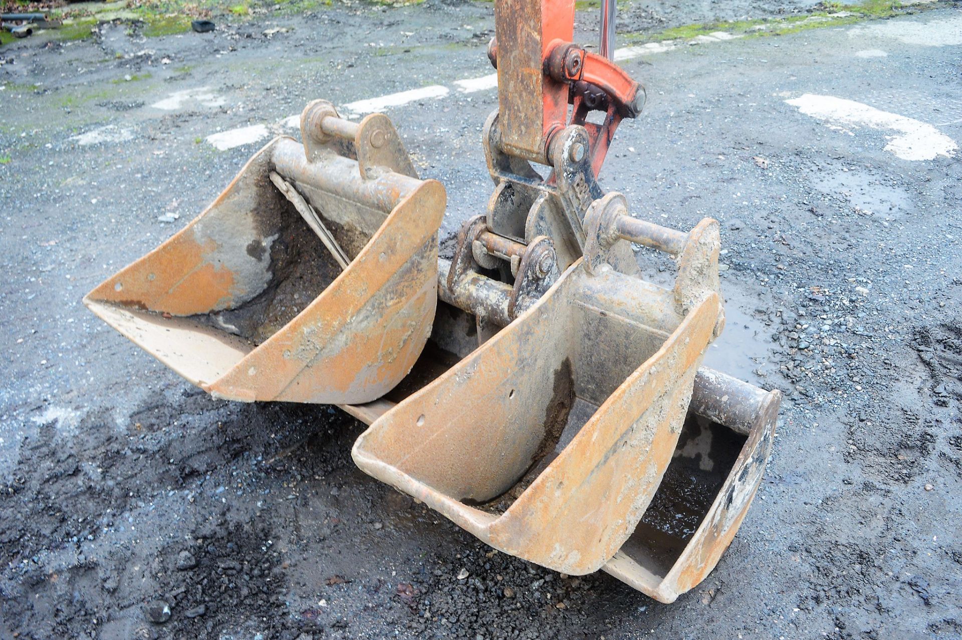 Kubota U48-4 4.8 tonne rubber tracked excavator Year: 2010 S/N: 50167 Recorded Hours: 5542 blade, - Image 8 of 11