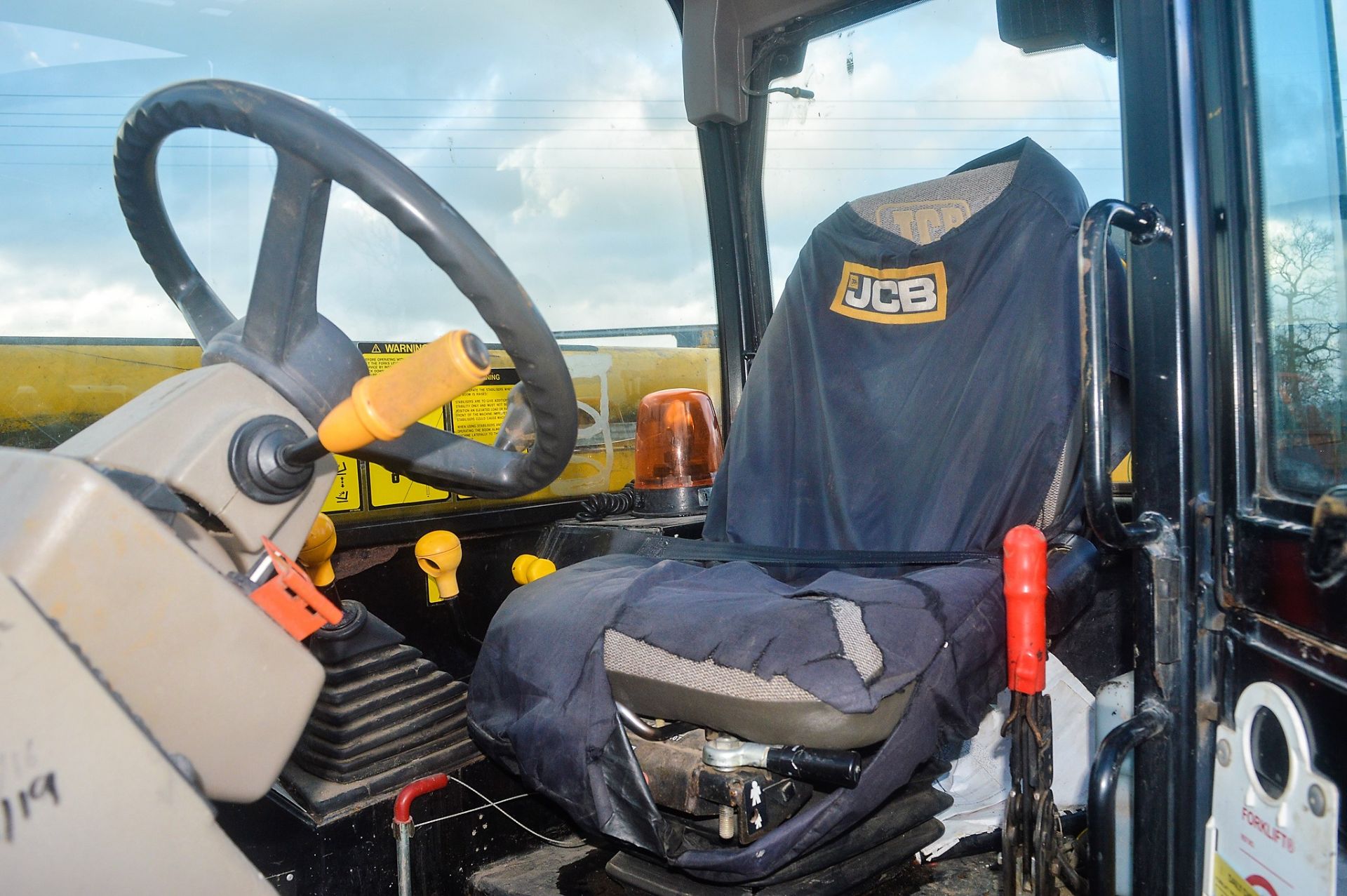 JCB 532-120 12 metre telescopic handler Year: 2002 S/N: 1005552 Recorded Hours: 9134 - Image 12 of 16