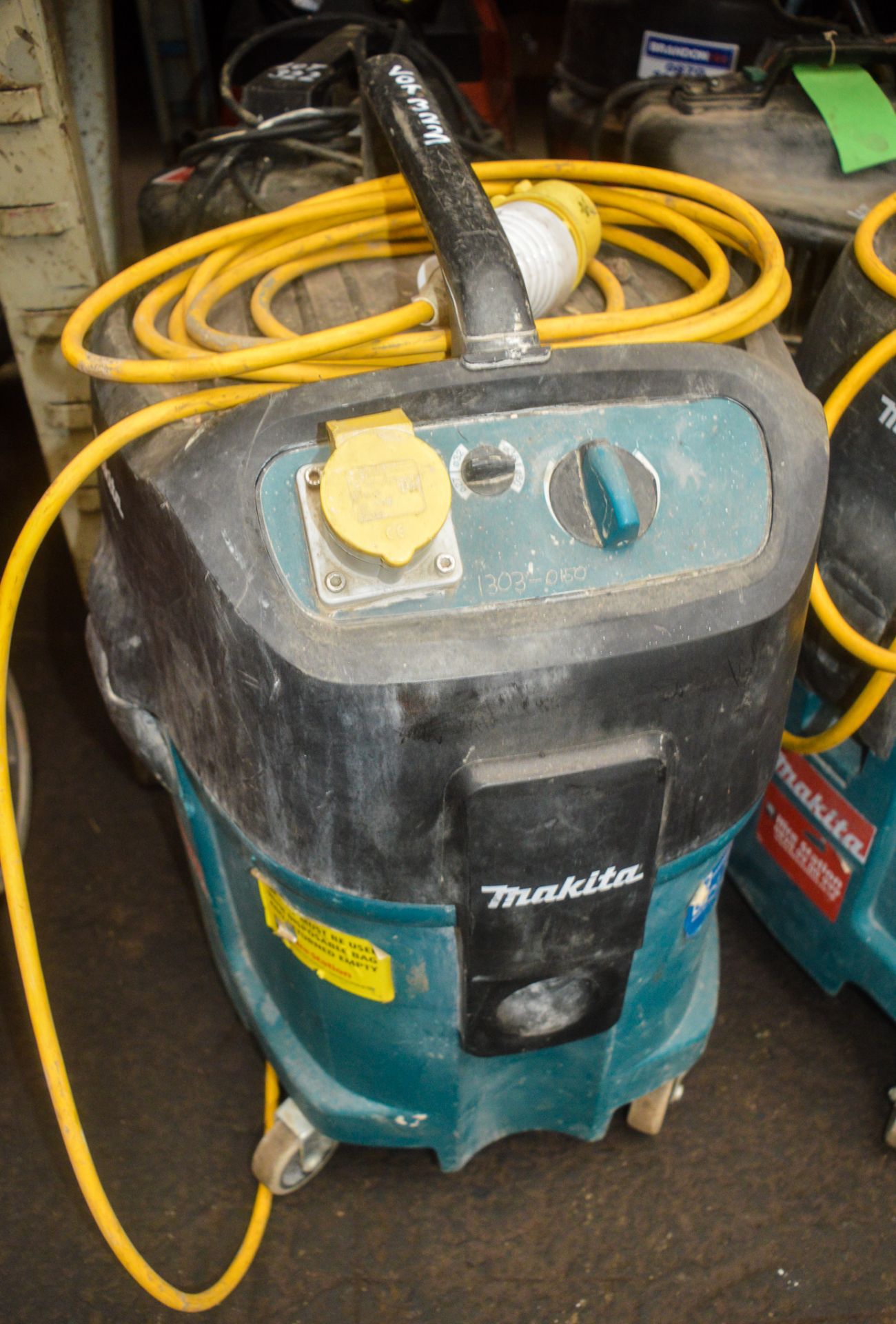 Makita 110v vacuum cleaner ** No hose ** 1303-0150