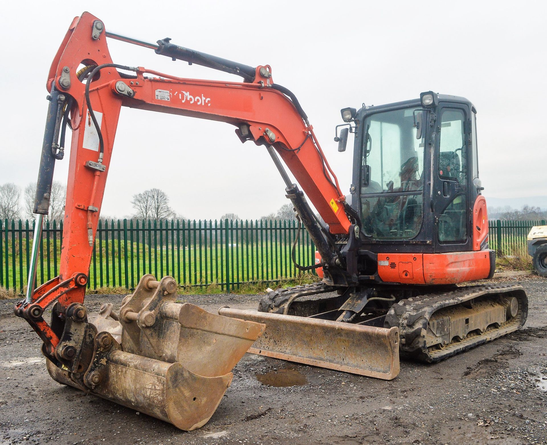 Kubota U48-4 4.8 tonne rubber tracked excavator Year: 2010 S/N: 50161 Recorded Hours: 5923 blade,