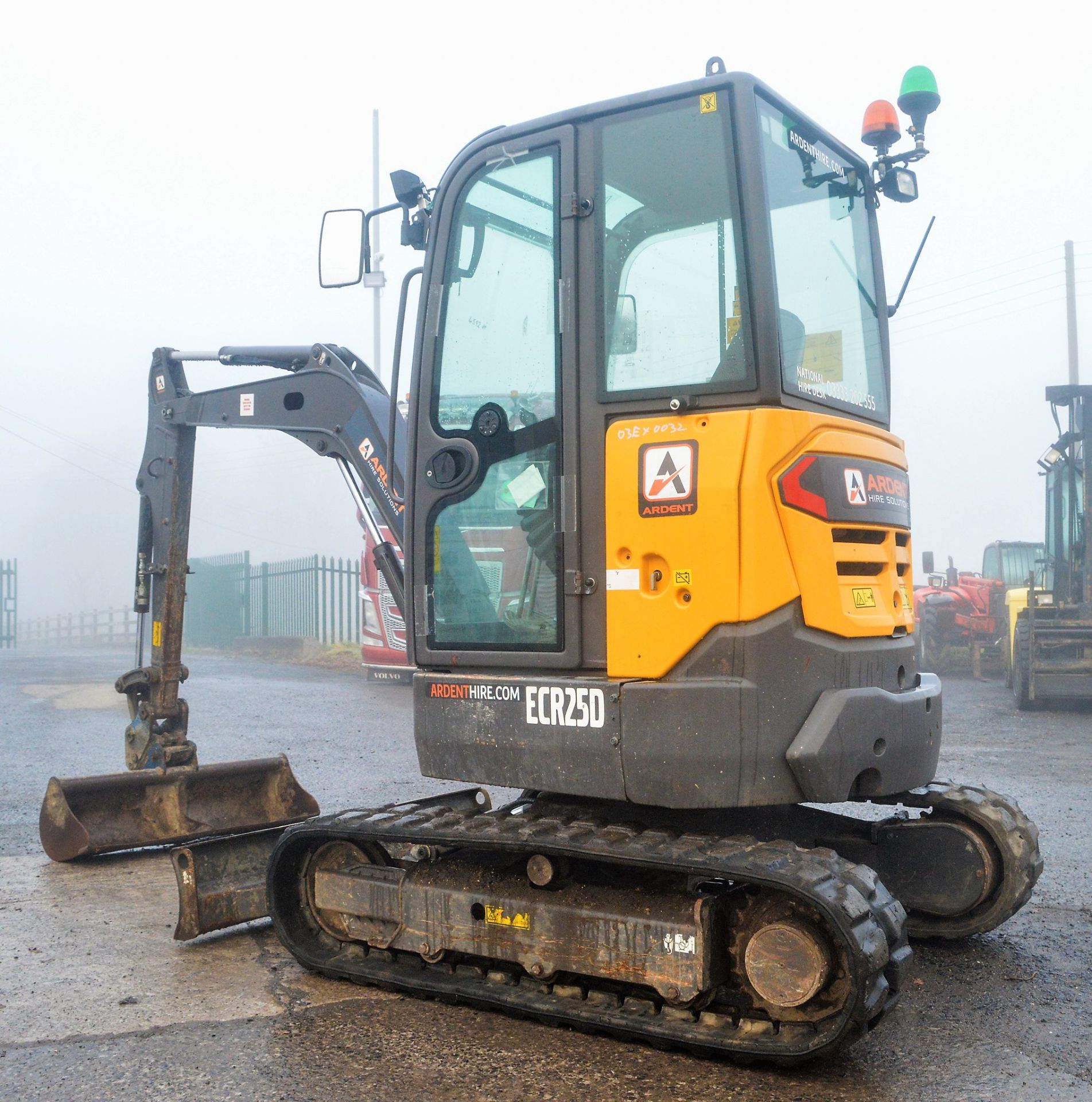 Volvo ECR 250 2.8 tonne rubber tracked mini excavator  Year: 2016 S/N: 4426 Recorded Hours: 1086 - Image 3 of 12