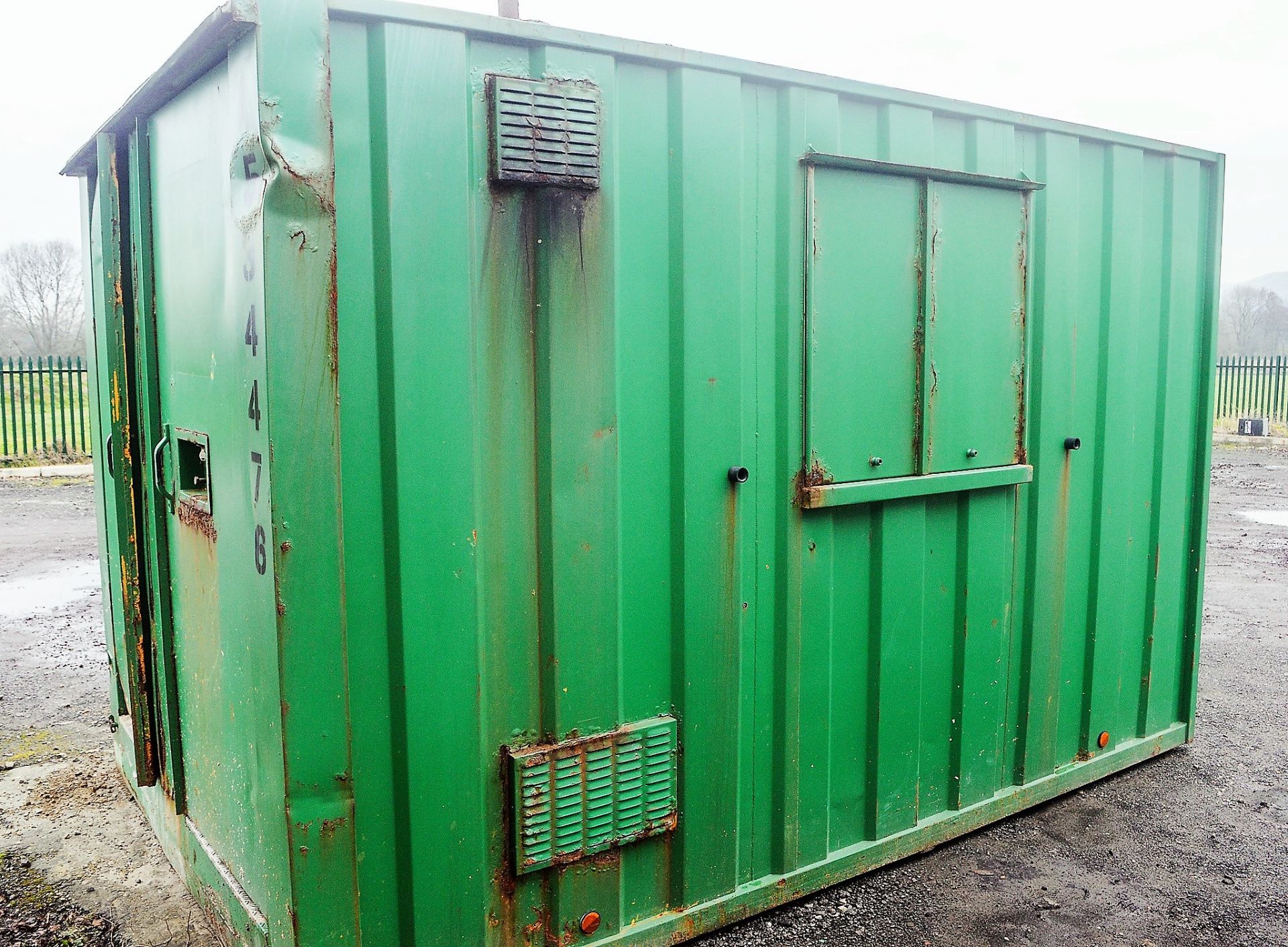 12 ft x 8 ft steel anti vandal mobile welfare unit comprising of: canteen, toilet & generator room - Image 3 of 9