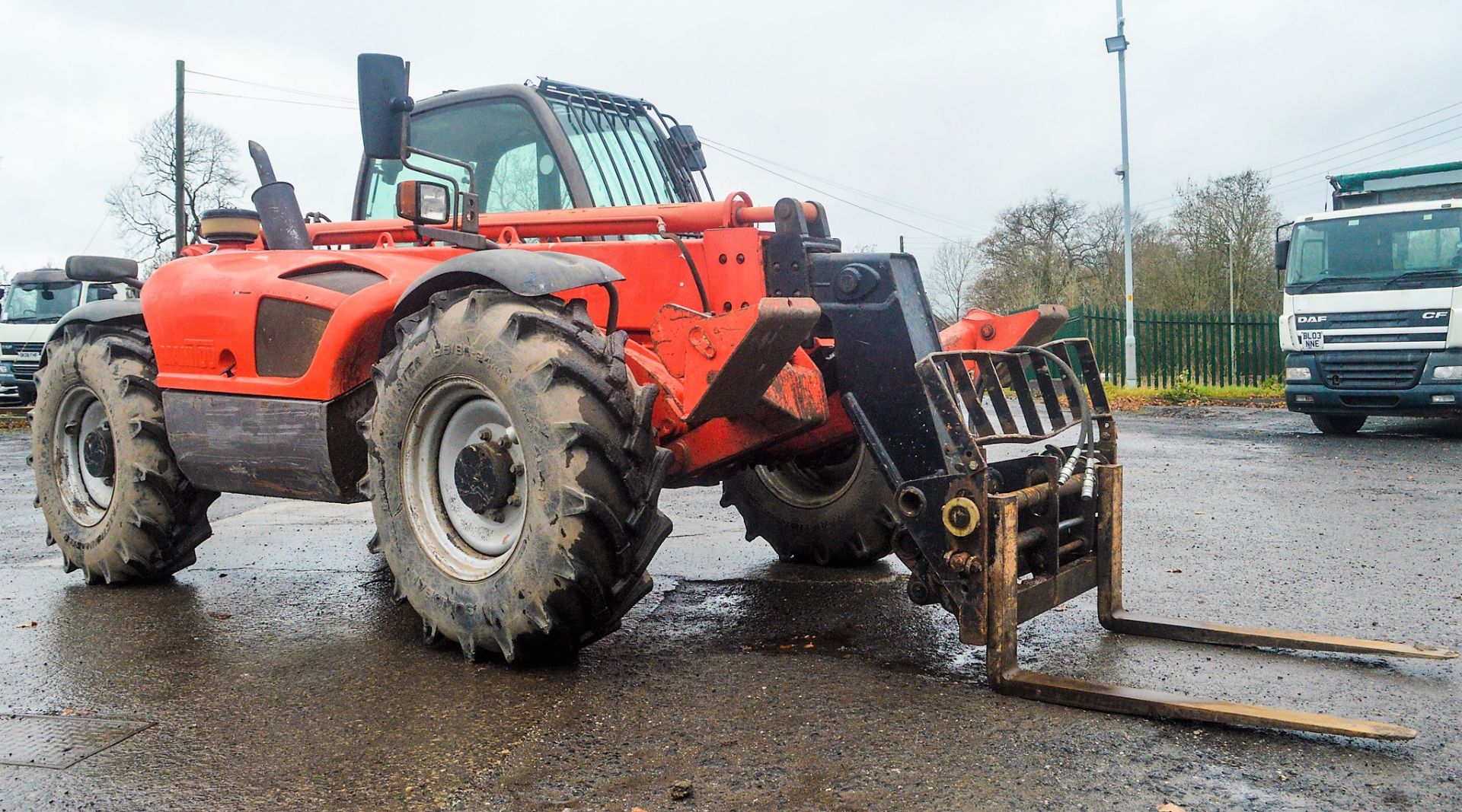 Manitou 1030S 10 metre telescopic handler Year: 2007 S/N: 238225 Recorded Hours: 6015 - Image 2 of 13