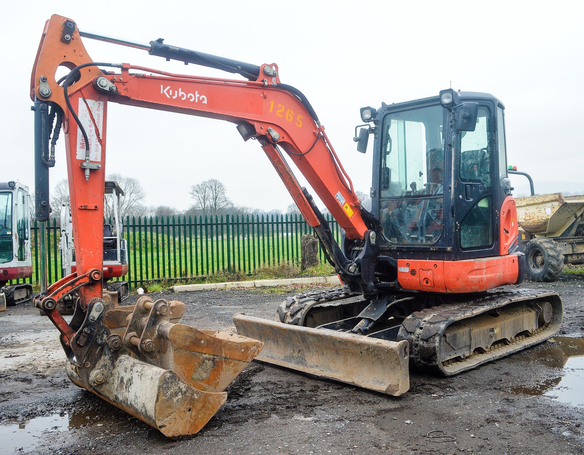 Kubota U48-4 4.8 tonne rubber tracked excavator Year: 2010 S/N: 50167 Recorded Hours: 5542 blade,