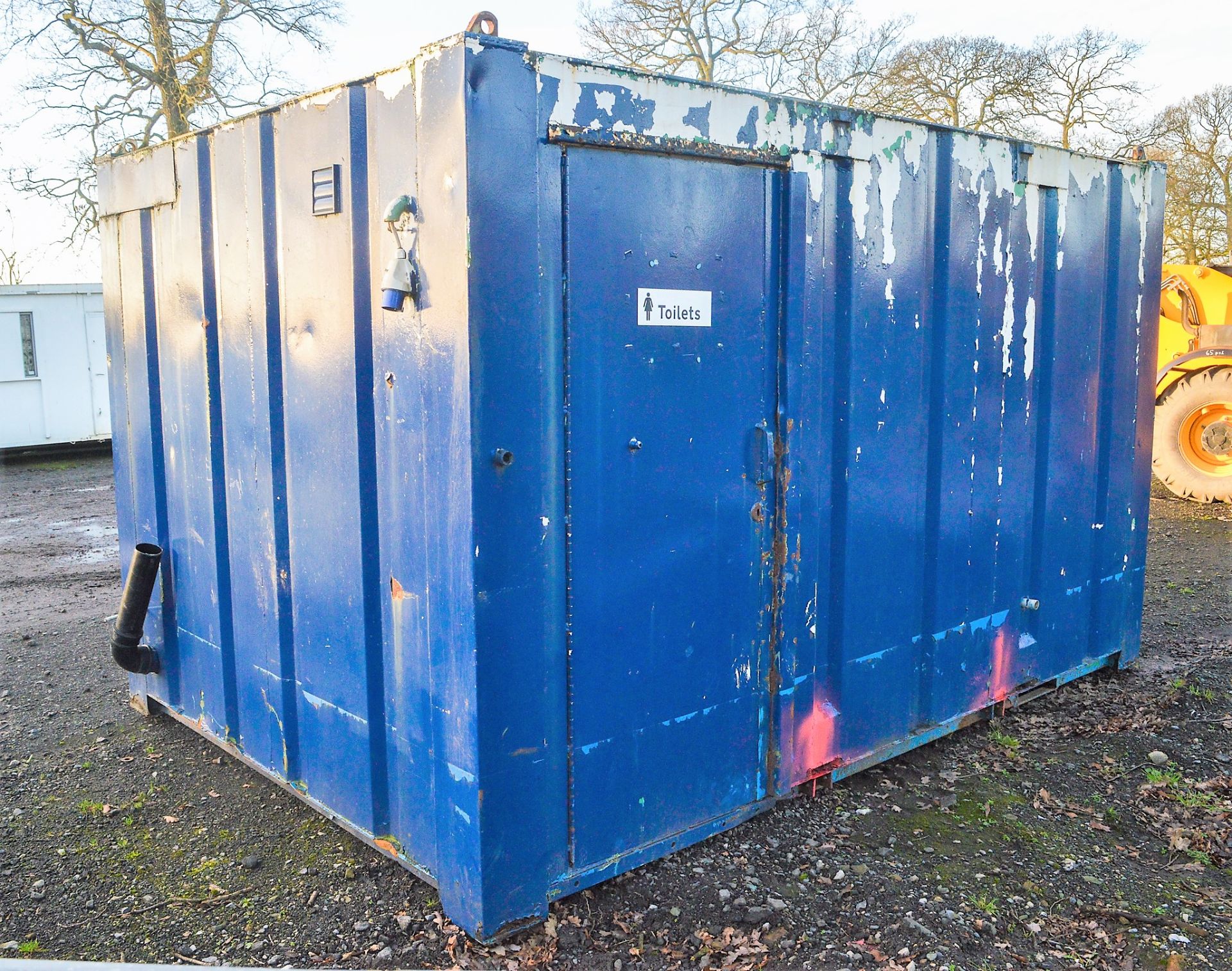 12 ft x 8 ft steel anti vandal 2 + 1 toilet site unit c/w tank, access steps & keys - Image 3 of 9