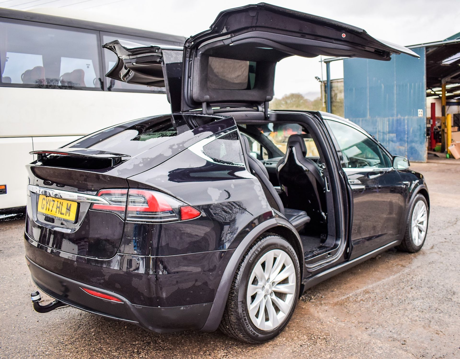 Tesla Model X 90 D dual motor 7 seat battery electric SUV Registration Number: GY17 HLM Date of - Bild 8 aus 14