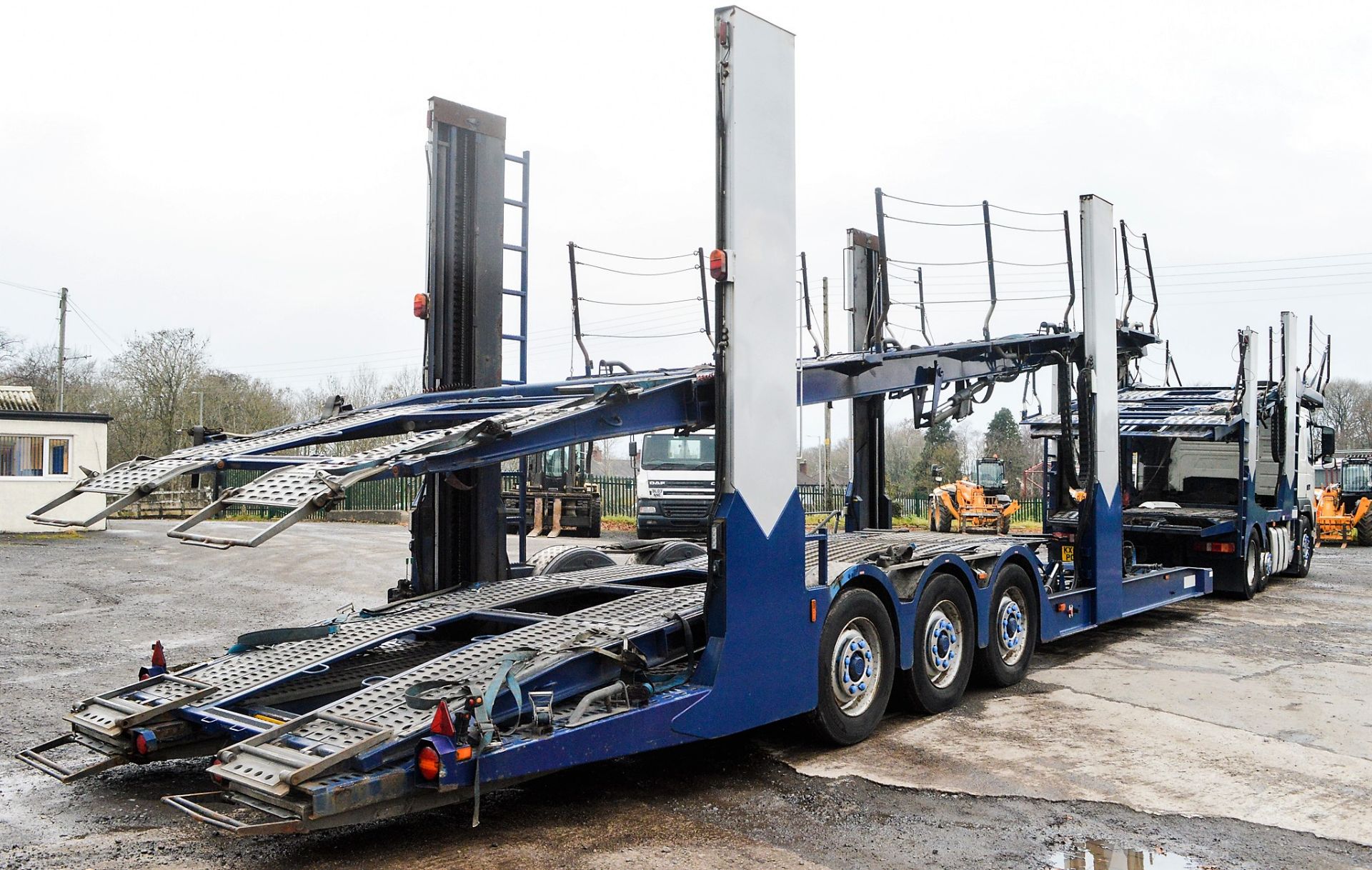 Volvo FM 6 x 2 21 tonne car transporter lorry Registration Number: KX57 POH Date of Registration: - Image 4 of 17