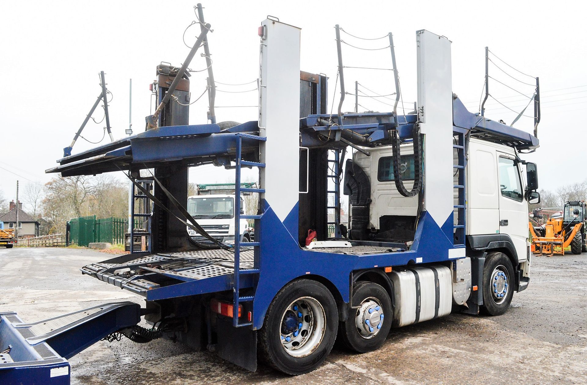 Volvo FM 6 x 2 21 tonne car transporter lorry Registration Number: KX57 POH Date of Registration: - Image 3 of 17