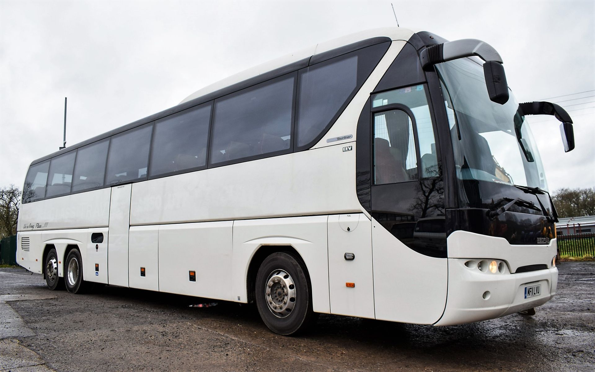 Neoplan Tourliner 61 seat luxury coach Registration Number: MF11 LVU Date of Registration: 01/04/ - Bild 2 aus 9