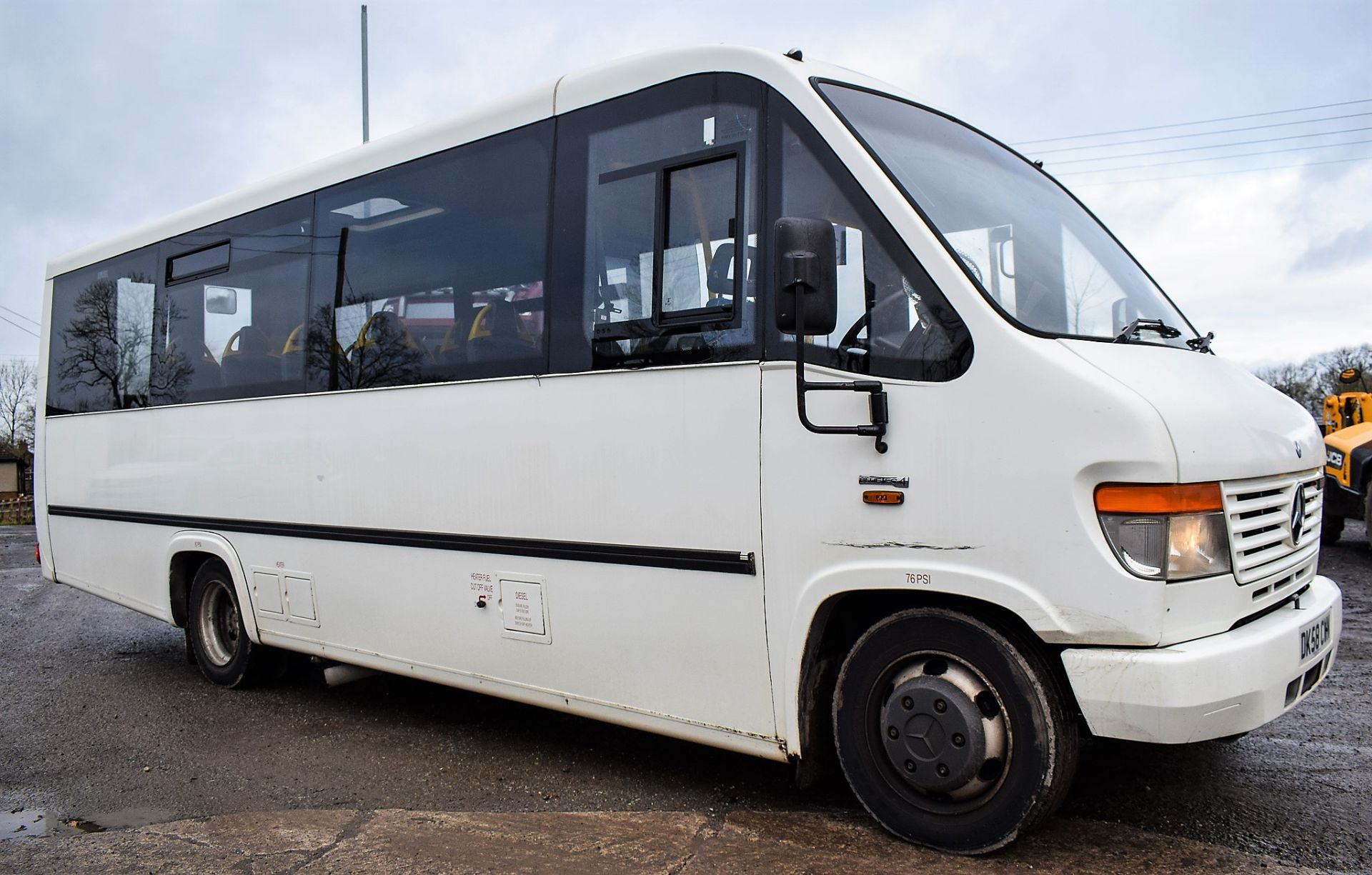 Mercedes Benz O 813 24 seat mini bus Registration Number: DK58 CWN Date of Registration: 10/09/ - Bild 2 aus 9