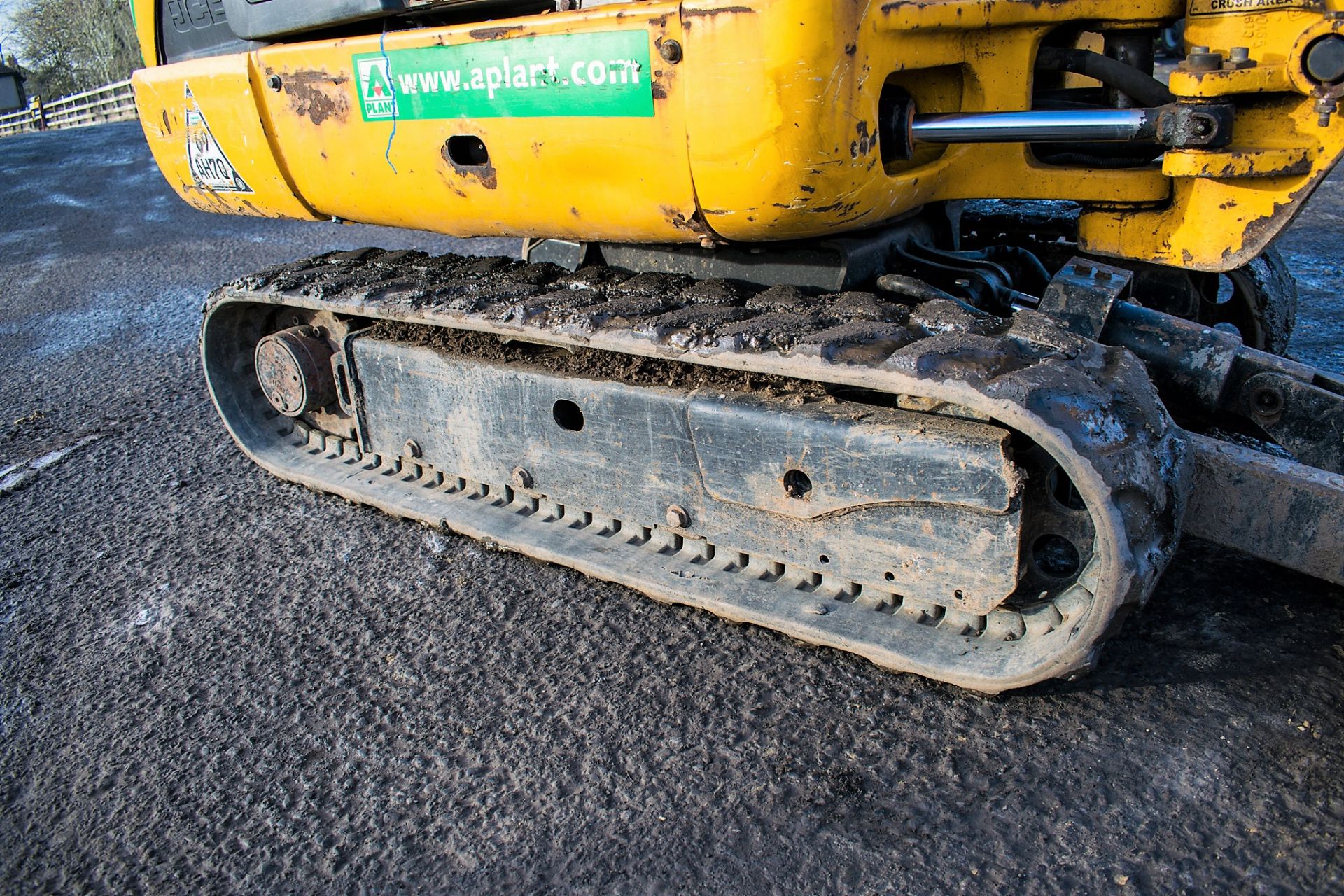 JCB 8016 CTS 1.5 tonne rubber tracked mini excavator Year: 2013 S/N: 2071359 Recorded Hours: 1984 - Image 7 of 12