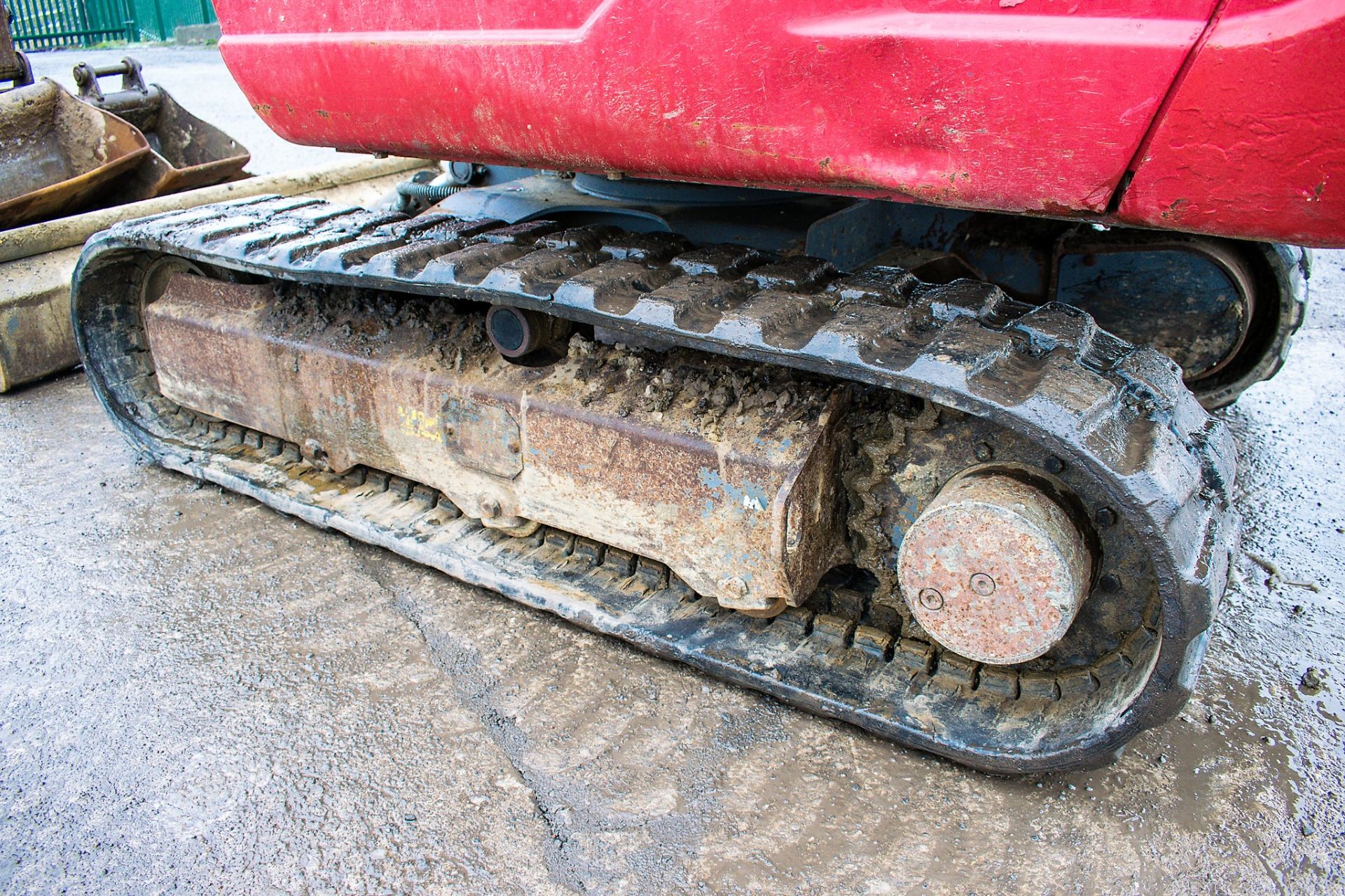 Takeuchi TB228 2.8 tonne rubber tracked excavator Year: 2012 S/N: 122801774 Recorded Hours: 3748 - Image 7 of 11