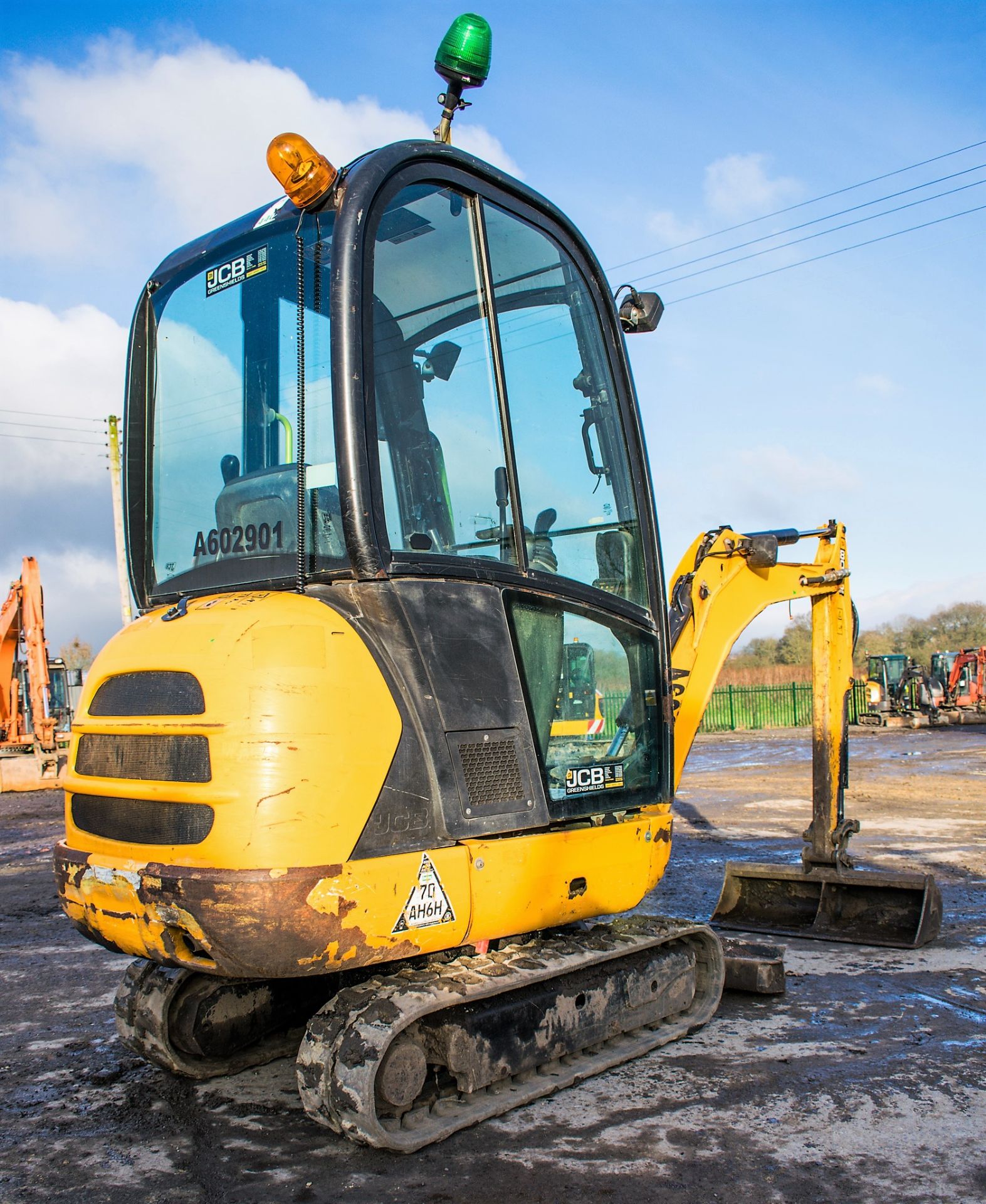 JCB 8016 CTS 1.5 tonne rubber tracked excavator Year: 2013 S/N: 2071348 Recorded Hours: 2327 - Image 4 of 12