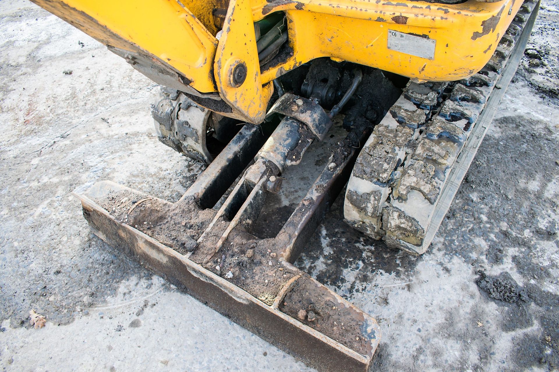 JCB 8016 CTS 1.5 tonne rubber tracked excavator Year: 2013 S/N: 2071348 Recorded Hours: 2327 - Image 8 of 12