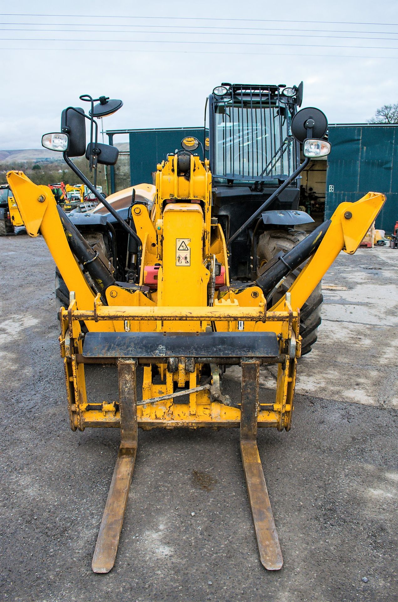 JCB 540-170 17 metre telescopic handler Year: 2014 S/N: 2180451 Recorded Hours: 4631 c/w turbo, sway - Image 5 of 14