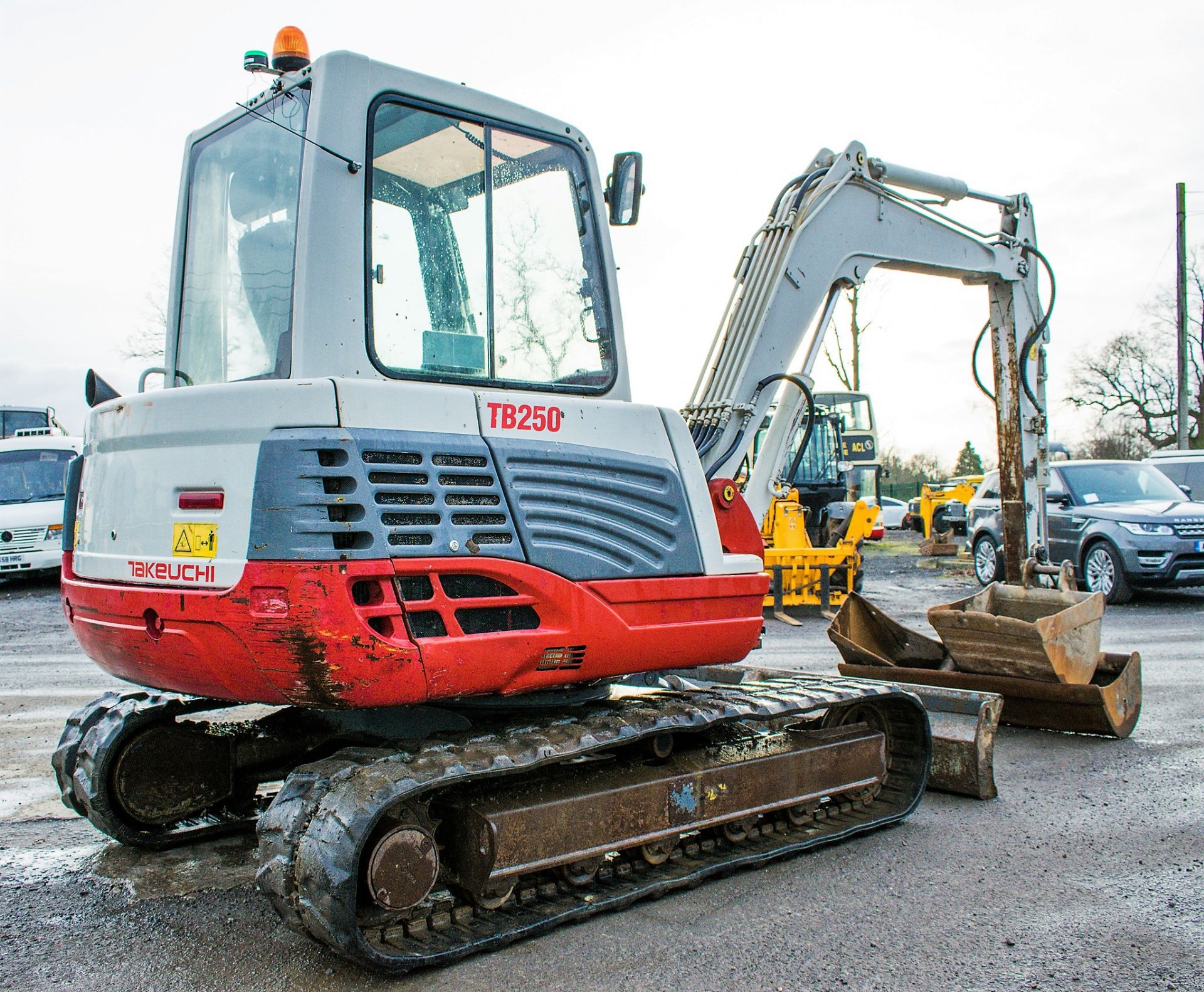 Takeuchi TB250 5 tonne rubber tracked excavator Year: 2010 S/N: 125000210 Recorded Hours: 4513 - Image 4 of 11