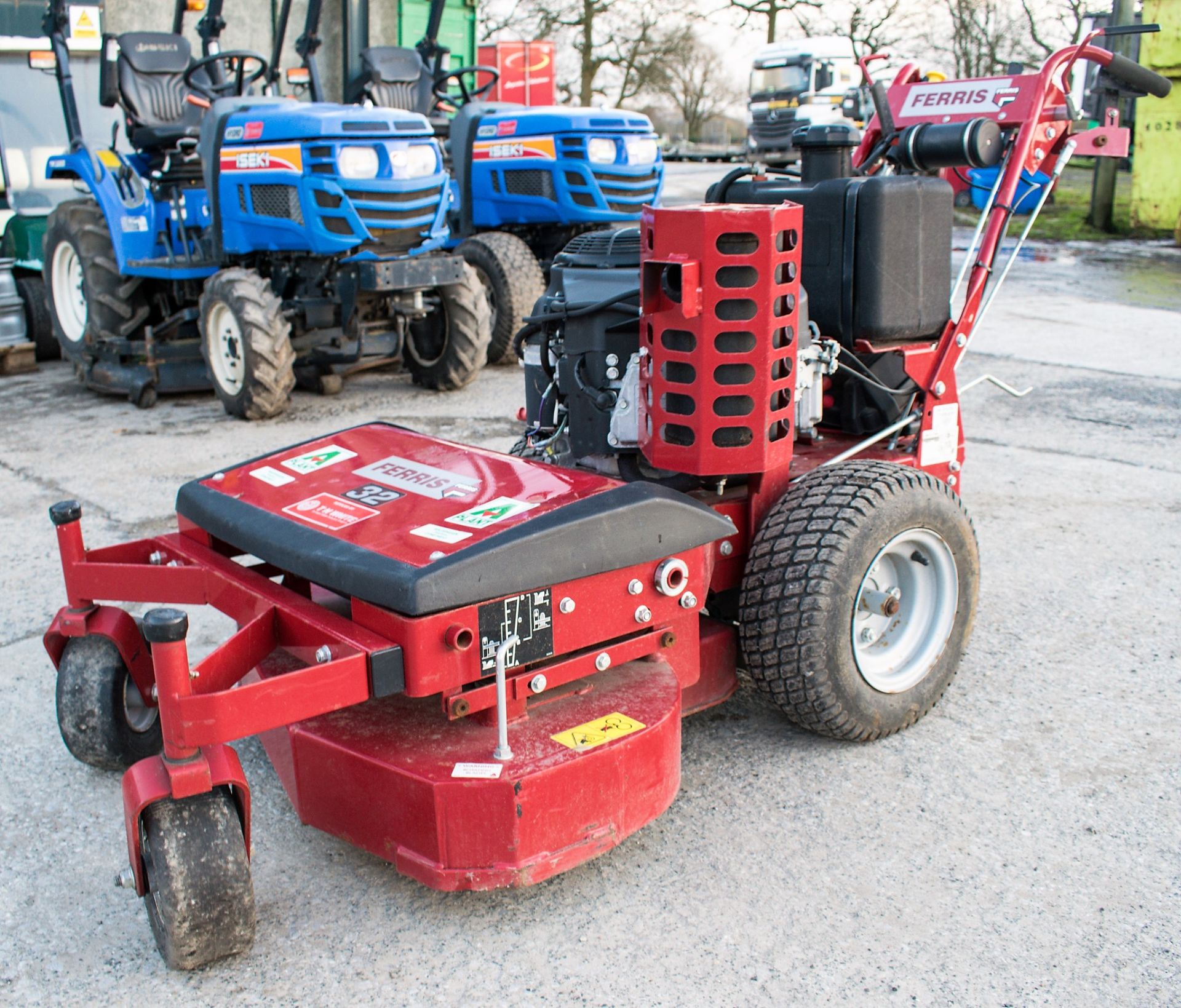 Ferris 32 petrol driven lawnmower A641171