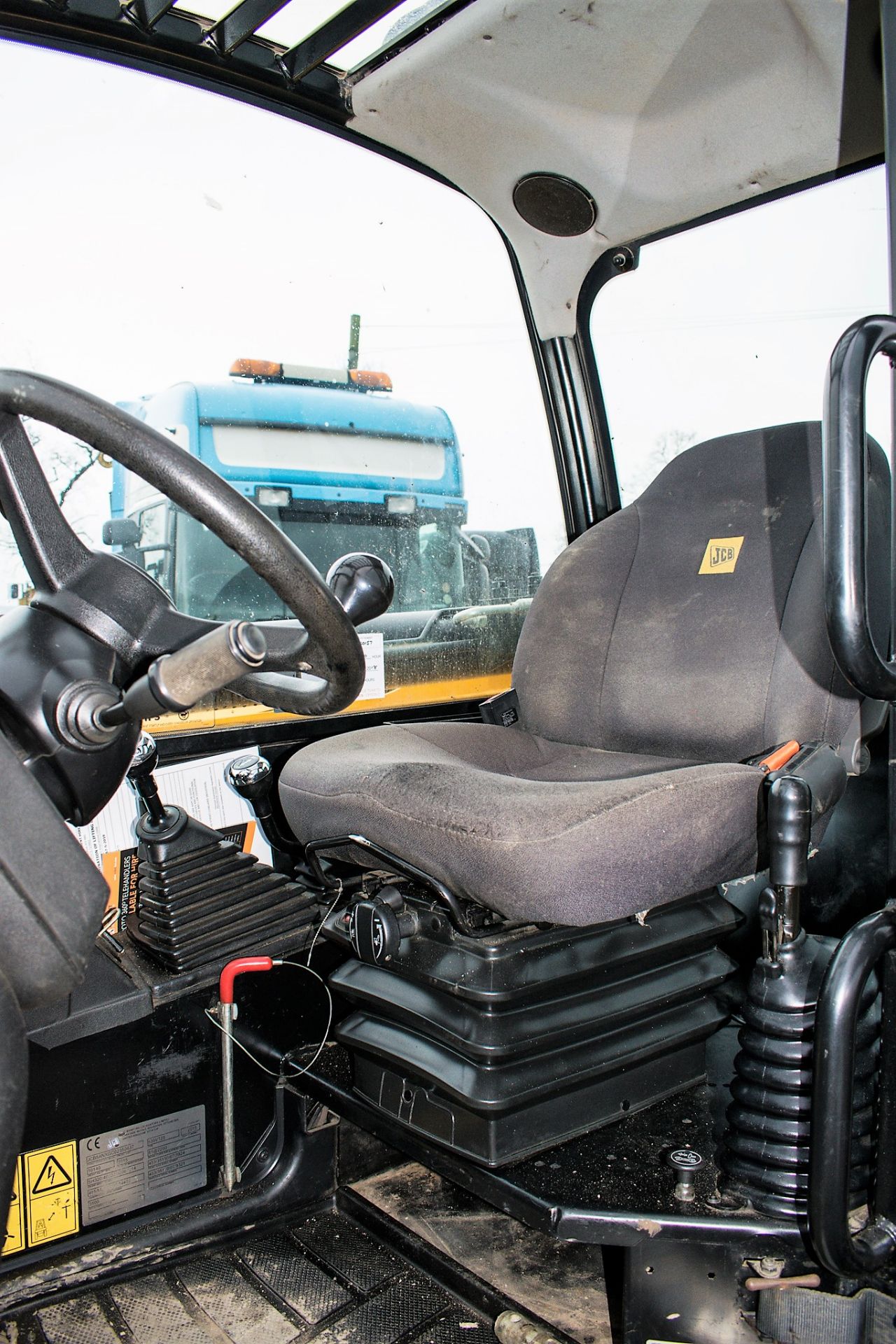 JCB 535-125 12.5 metre telescopic handler  Year: 2015 S/N: 02350437 Rec Hours: 2350 c/w sway - Image 12 of 14