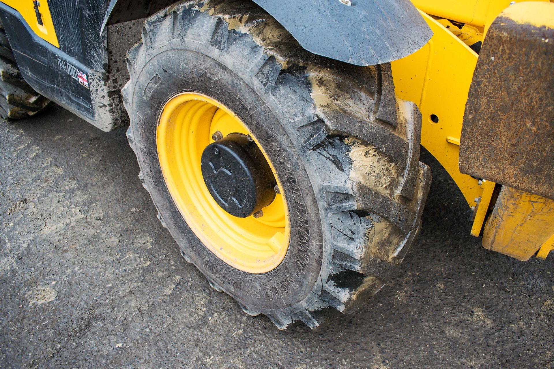 JCB 535-125 12.5 metre telescopic handler  Year: 2015 S/N: 02350437 Rec Hours: 2350 c/w sway - Image 9 of 14