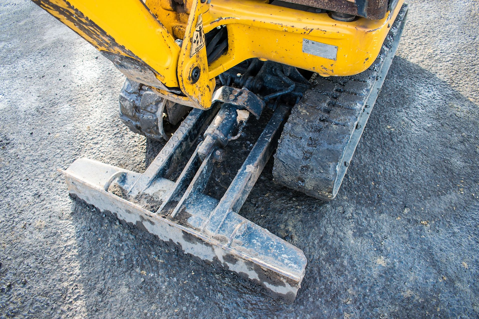 JCB 8016 CTS 1.5 tonne rubber tracked mini excavator Year: 2013 S/N: 2071359 Recorded Hours: 1984 - Image 10 of 12