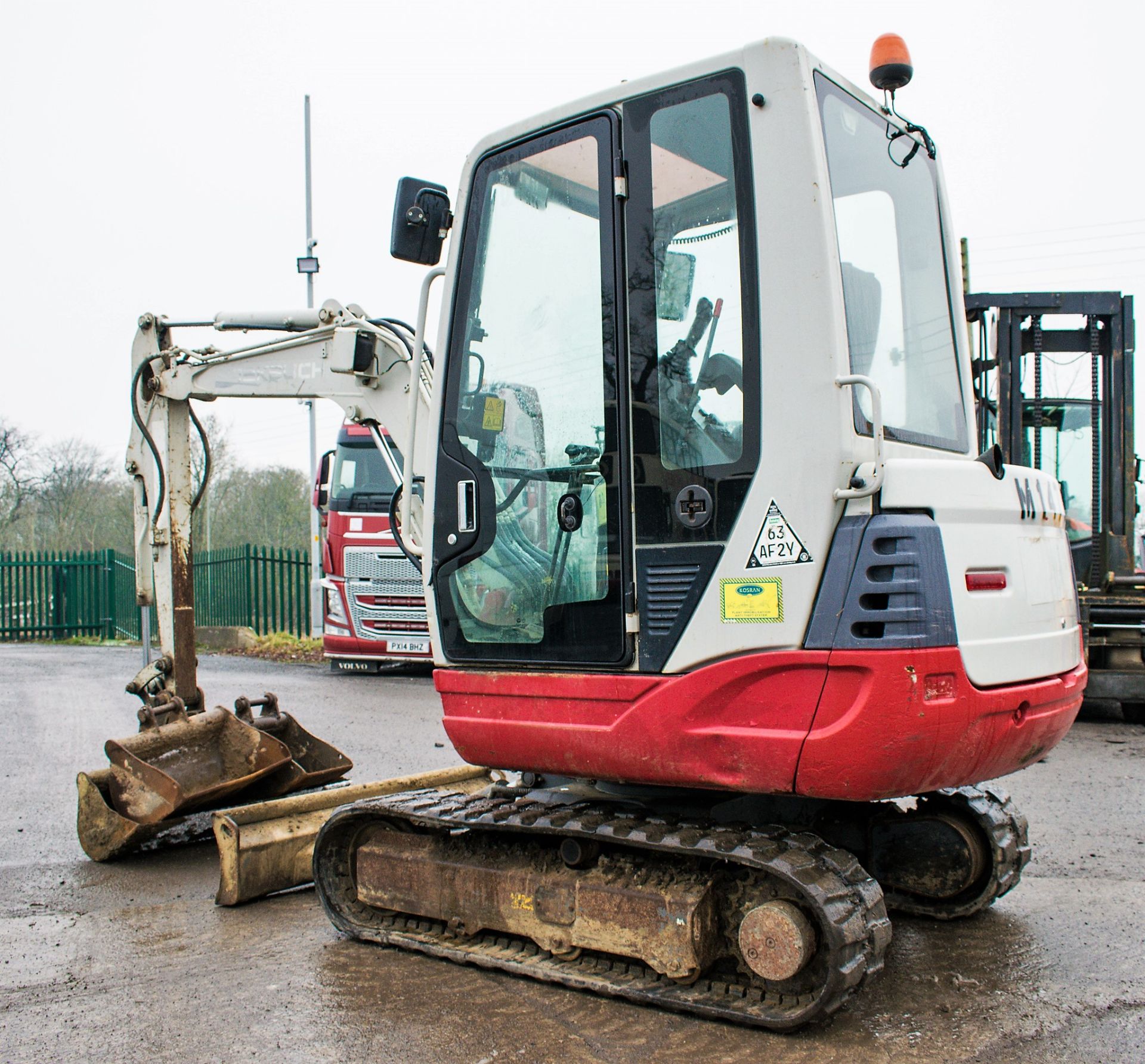 Takeuchi TB228 2.8 tonne rubber tracked excavator Year: 2012 S/N: 122801774 Recorded Hours: 3748 - Image 3 of 11