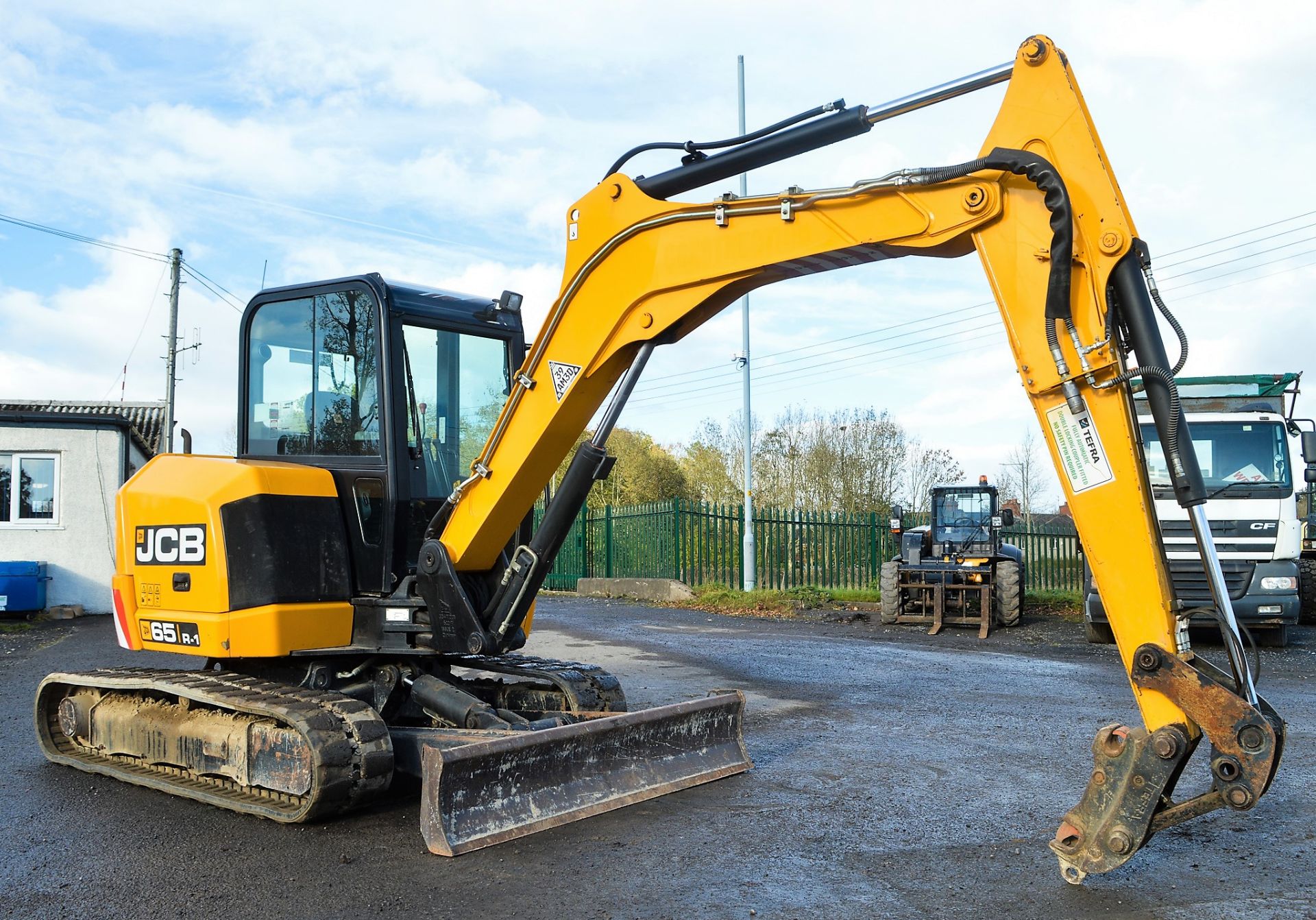 JCB 65R-1 6.5 tonne rubber tracked reduced tail swing mini excavator Year: 2015  S/N: 1914071 - Image 2 of 13