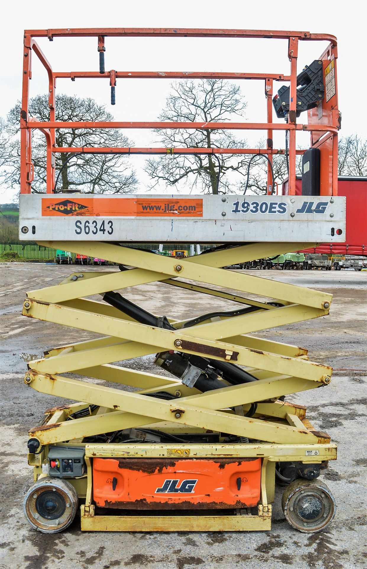 JLG 1930 ES battery electric scissor lift - Image 5 of 5