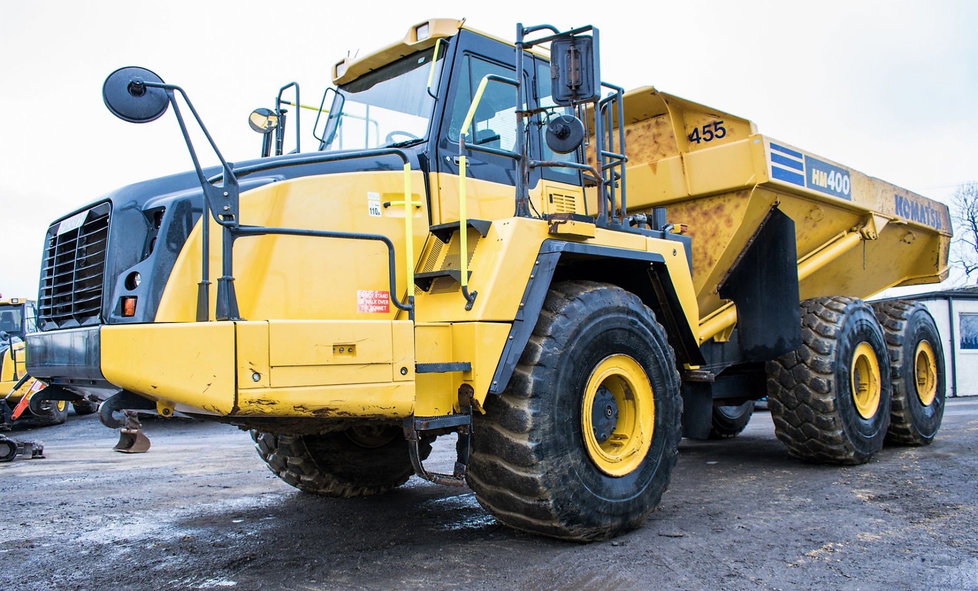 Komatsu HM400-3 articulated dump truck  Year: 2015 S/N: 3804 Recorded Hours: 5647 KOM455