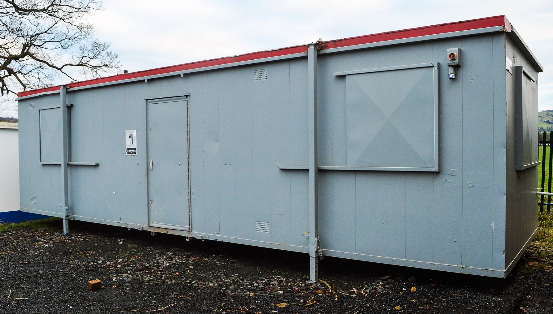 32 ft x 10 ft steel anti vandal jack leg office site unit Comprising of: Main office & side office - Image 2 of 7