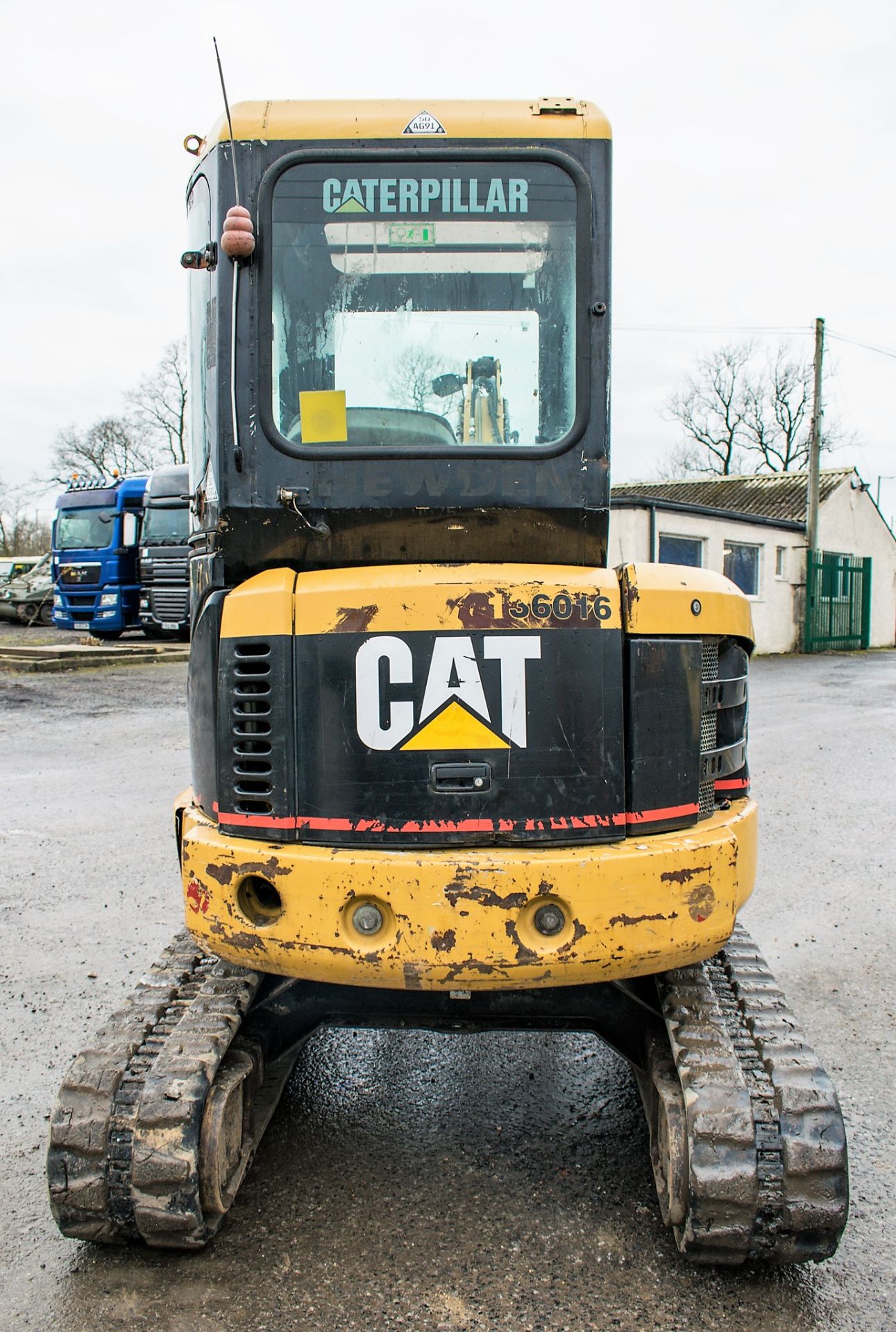 Caterpillar 303 CR 3 tonne zero tail swing rubber tracked excavator Year: 2005 S/N: 107961 - Image 6 of 13