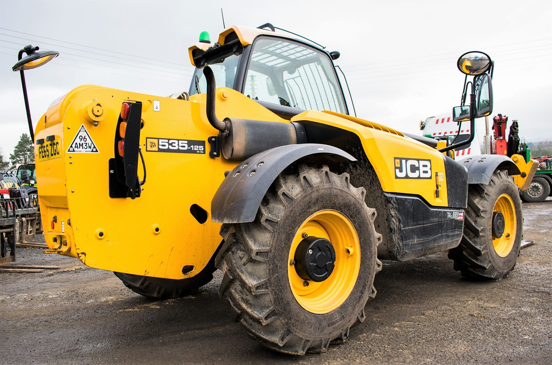 JCB 535-125 12.5 metre telescopic handler  Year: 2015 S/N: 02350437 Rec Hours: 2350 c/w sway - Image 4 of 14