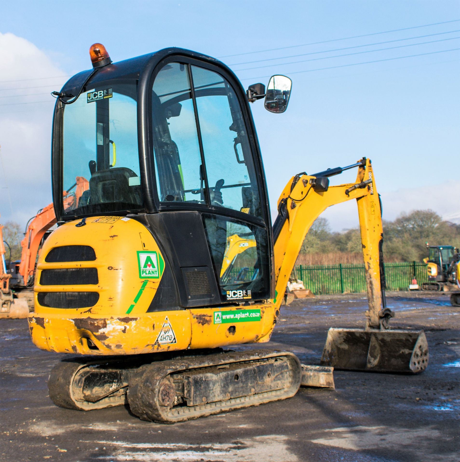JCB 8016 CTS 1.5 tonne rubber tracked mini excavator Year: 2013 S/N: 2071359 Recorded Hours: 1984 - Image 4 of 12