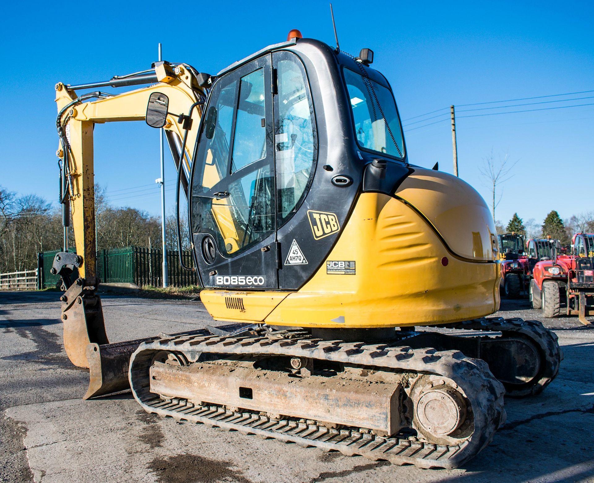JCB 8085 ECO 8.5 tonne rubber tracked excavator Year: 2013 S/N: 1073095 Recorded Hours: 2431 - Image 3 of 12