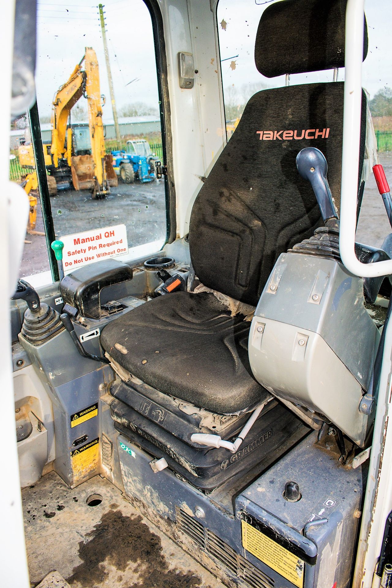 Takeuchi TB250 5 tonne rubber tracked excavator Year: 2010 S/N: 125000210 Recorded Hours: 4513 - Image 11 of 11