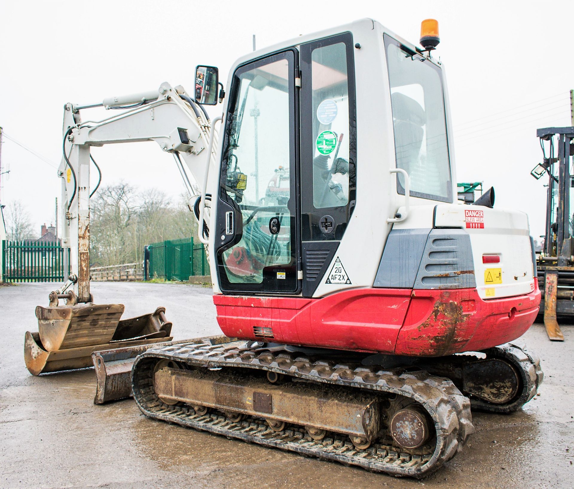 Takeuchi TB250 5 tonne rubber tracked excavator Year: 2012 S/N: 125002028 Recorded Hours: 3781 - Image 3 of 11