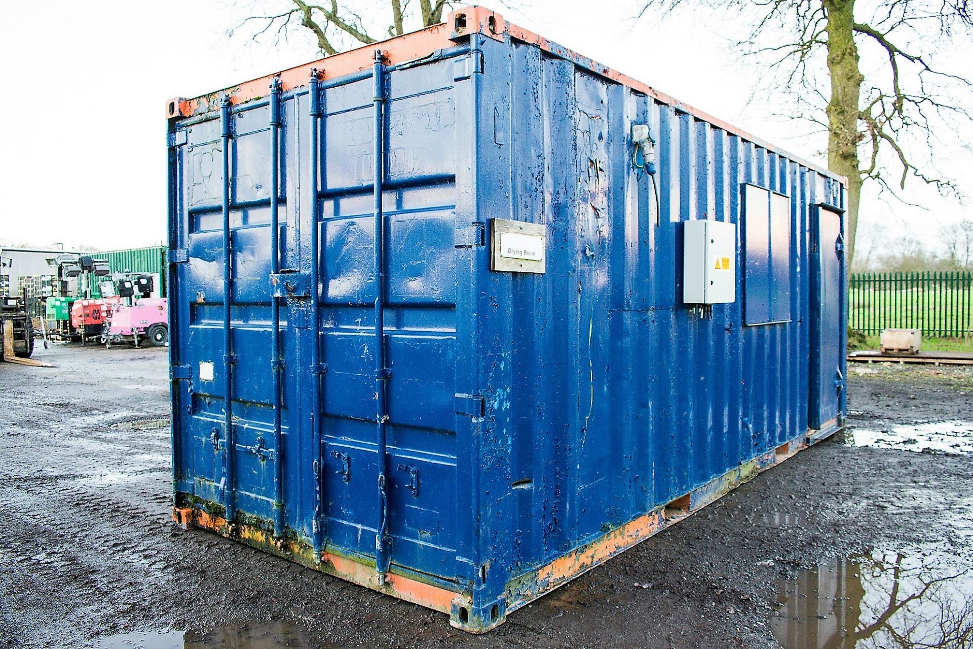 20 ft x 8 ft steel anti vandal drying room c/w keys