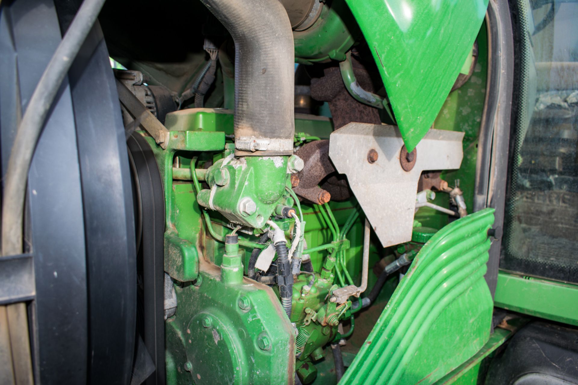 John Deere 6220 4 wheel drive diesel driven tractor - Image 8 of 10