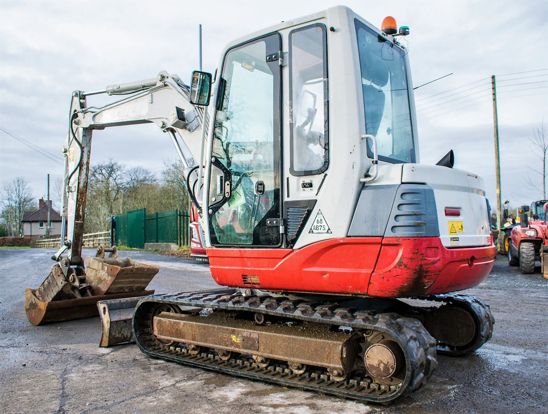 Takeuchi TB250 5 tonne rubber tracked excavator Year: 2010 S/N: 125000210 Recorded Hours: 4513 - Image 3 of 11