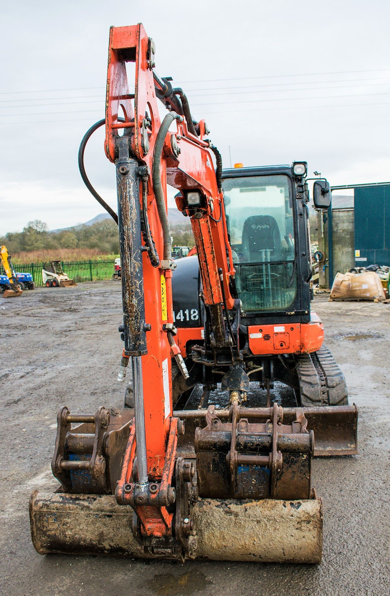 Kubota U48-4 4.8 tonne rubber tracked excavator Year: 2011 S/N: 50406 Recorded Hours: 5662 blade, - Image 5 of 11